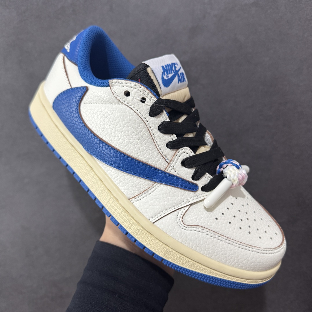 图片[3]-【K版】Air Travis Scott x Air Jordan AJ1 Low OG SP TS联名倒钩低帮 白蓝闪电2.0 DM7866-104 市场第二梯队最强版 原鞋开发 原楦原纸板开发 全鞋电脑针车 原厂内置全掌气垫 原盒内在原标 唯一Zp原版鞋带绑法 免检产品 全新2022版型 全头层皮料 完美零毛边处理 原厂配置全掌气垫 价格定位良心 新配色陆续出货 尺码：36 36.5 37.5 38 38.5 39 40 40.5 41 42 42.5 43 44 44.5 45-选品中心