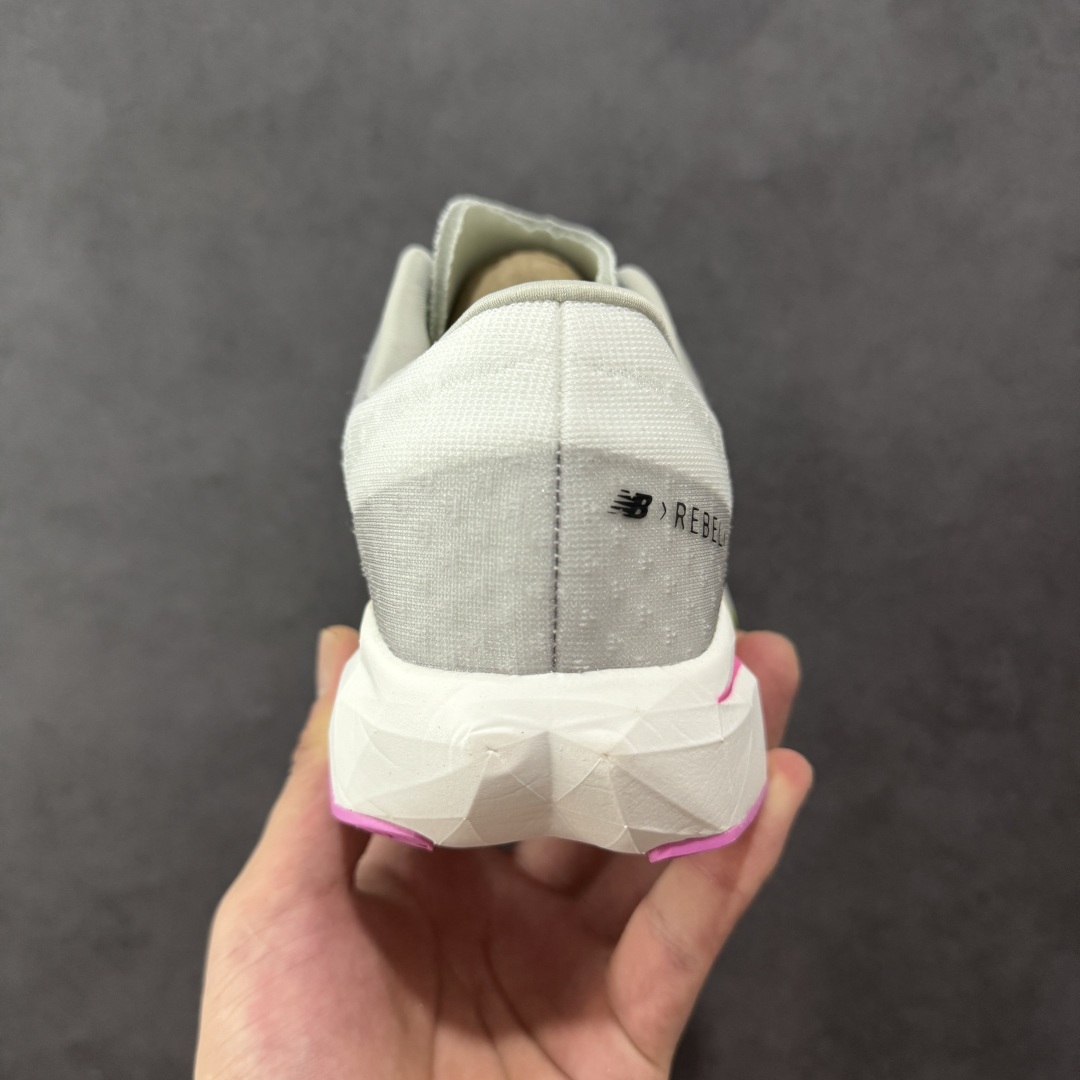 图片[4]-【公司级】New Balance FuelCell Rebel V4 低帮防滑耐磨百搭休闲跑步鞋 #内置碳板 超轻透气针织网眼材料结构鞋面 中底嵌入FuelCell轻量化技术组合 网面鞋面设计 运动清爽透气 赤足感受 撞色设计细节控的惊喜 精细看得见 FUEL CELL避震中底 通过将液态氮快速填充进泡棉的方式 打造出具有高弹、轻质、 持久的中底！ 货号：MFCPZSR4 尺码：36 37 37.5 38 38.5 39 40 40.5 41 42 42.5 43 44 45 46-选品中心