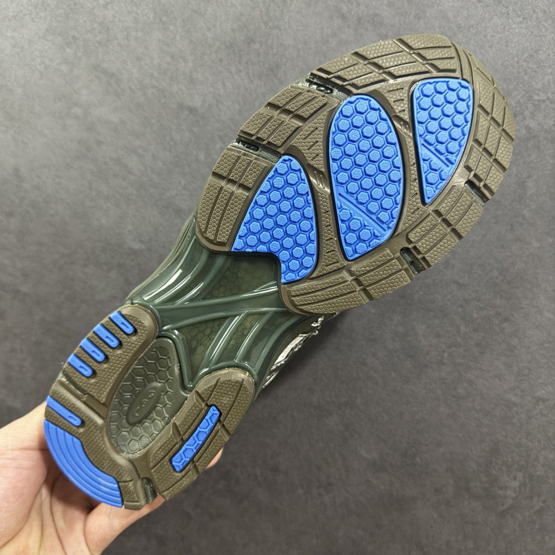 图片[9]-【纯原版】ASICS亚瑟士新款GEL-DS TRAINER 14情侣运动鞋时尚复古运动休闲鞋 整体色调采用了米色和绿色等大地色系，宛如将澳大利亚的自然风光浓缩于鞋身之上，复古且时尚，轻松拿捏住当下流行的复古风潮。鞋侧的 Asics 标志性虎爪 logo 与鞋面的米色相互交融，搭配恰到好处，既传承了经典的元素，又呈现出别样的新潮韵味。 采用了轻量化的 EVA 中底，不仅重量轻，大大减轻了双脚的负担，而且还具备出色的缓震性能，宛如在脚下踩了一层“软云”，每一步的冲击力都能被温柔化解，长时间穿着也不会有累脚的困扰，无论是日常通勤的久站，还是周末的逛街暴走，双脚都能始终保持惬意状态。 尺码：36 37 37.5 38 39 39.5 40.5 41 42 42.5 43.5 44 45-选品中心