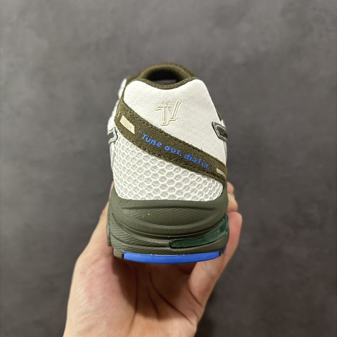 图片[4]-【纯原版】ASICS亚瑟士新款GEL-DS TRAINER 14情侣运动鞋时尚复古运动休闲鞋 整体色调采用了米色和绿色等大地色系，宛如将澳大利亚的自然风光浓缩于鞋身之上，复古且时尚，轻松拿捏住当下流行的复古风潮。鞋侧的 Asics 标志性虎爪 logo 与鞋面的米色相互交融，搭配恰到好处，既传承了经典的元素，又呈现出别样的新潮韵味。 采用了轻量化的 EVA 中底，不仅重量轻，大大减轻了双脚的负担，而且还具备出色的缓震性能，宛如在脚下踩了一层“软云”，每一步的冲击力都能被温柔化解，长时间穿着也不会有累脚的困扰，无论是日常通勤的久站，还是周末的逛街暴走，双脚都能始终保持惬意状态。 尺码：36 37 37.5 38 39 39.5 40.5 41 42 42.5 43.5 44 45-选品中心