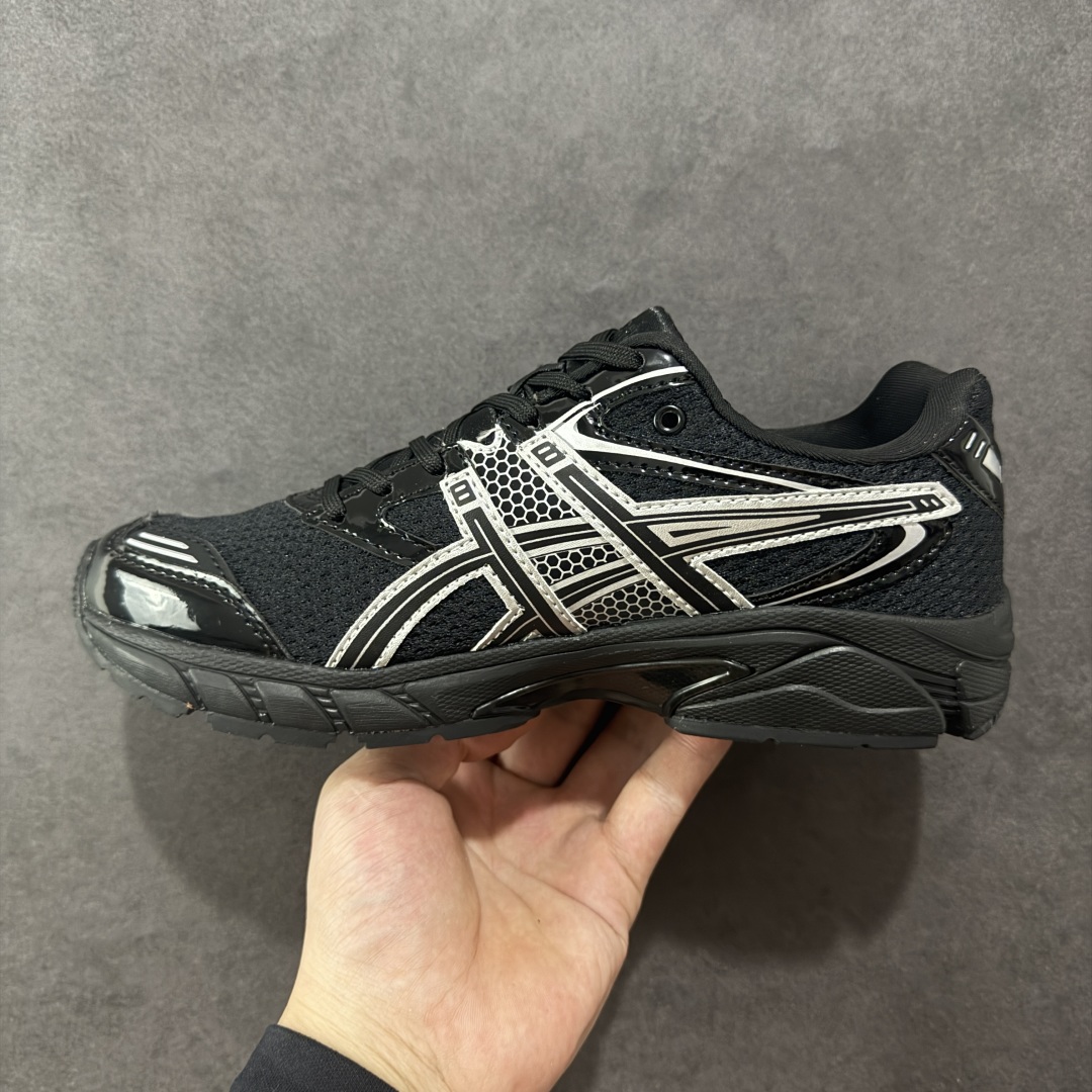 图片[2]-【纯原版】ASICS亚瑟士新款GEL-DS TRAINER 14情侣运动鞋时尚复古运动休闲鞋 整体色调采用了米色和绿色等大地色系，宛如将澳大利亚的自然风光浓缩于鞋身之上，复古且时尚，轻松拿捏住当下流行的复古风潮。鞋侧的 Asics 标志性虎爪 logo 与鞋面的米色相互交融，搭配恰到好处，既传承了经典的元素，又呈现出别样的新潮韵味。 采用了轻量化的 EVA 中底，不仅重量轻，大大减轻了双脚的负担，而且还具备出色的缓震性能，宛如在脚下踩了一层“软云”，每一步的冲击力都能被温柔化解，长时间穿着也不会有累脚的困扰，无论是日常通勤的久站，还是周末的逛街暴走，双脚都能始终保持惬意状态。 尺码：36 37 37.5 38 39 39.5 40.5 41 42 42.5 43.5 44 45-选品中心