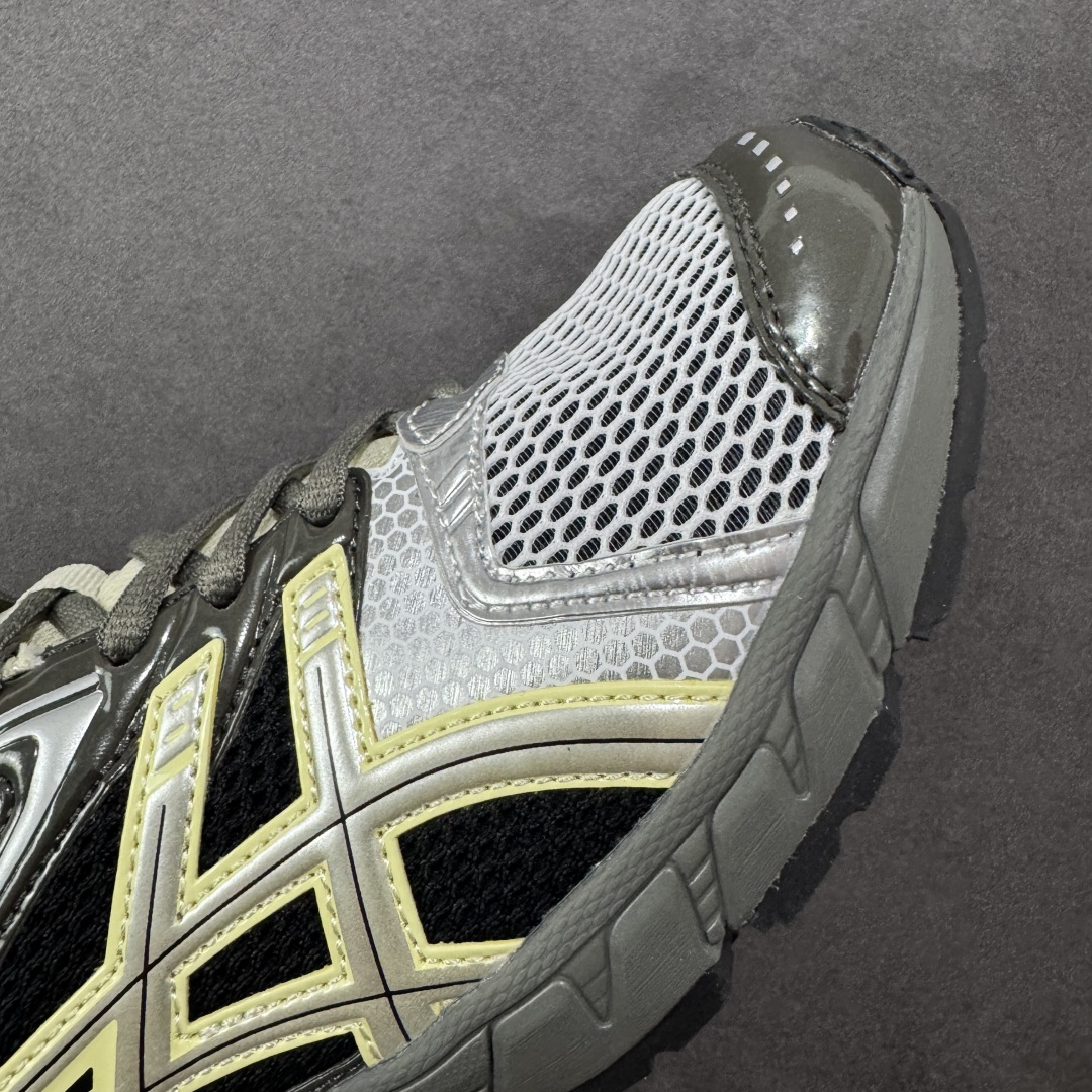 图片[5]-【纯原版】ASICS亚瑟士新款GEL-DS TRAINER 14情侣运动鞋时尚复古运动休闲鞋 整体色调采用了米色和绿色等大地色系，宛如将澳大利亚的自然风光浓缩于鞋身之上，复古且时尚，轻松拿捏住当下流行的复古风潮。鞋侧的 Asics 标志性虎爪 logo 与鞋面的米色相互交融，搭配恰到好处，既传承了经典的元素，又呈现出别样的新潮韵味。 采用了轻量化的 EVA 中底，不仅重量轻，大大减轻了双脚的负担，而且还具备出色的缓震性能，宛如在脚下踩了一层“软云”，每一步的冲击力都能被温柔化解，长时间穿着也不会有累脚的困扰，无论是日常通勤的久站，还是周末的逛街暴走，双脚都能始终保持惬意状态。 尺码：36 37 37.5 38 39 39.5 40.5 41 42 42.5 43.5 44 45-选品中心