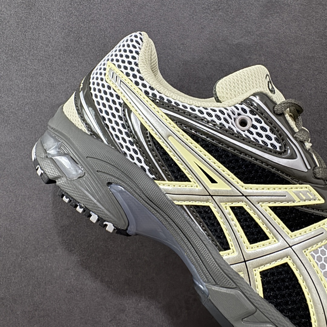 图片[6]-【纯原版】ASICS亚瑟士新款GEL-DS TRAINER 14情侣运动鞋时尚复古运动休闲鞋 整体色调采用了米色和绿色等大地色系，宛如将澳大利亚的自然风光浓缩于鞋身之上，复古且时尚，轻松拿捏住当下流行的复古风潮。鞋侧的 Asics 标志性虎爪 logo 与鞋面的米色相互交融，搭配恰到好处，既传承了经典的元素，又呈现出别样的新潮韵味。 采用了轻量化的 EVA 中底，不仅重量轻，大大减轻了双脚的负担，而且还具备出色的缓震性能，宛如在脚下踩了一层“软云”，每一步的冲击力都能被温柔化解，长时间穿着也不会有累脚的困扰，无论是日常通勤的久站，还是周末的逛街暴走，双脚都能始终保持惬意状态。 尺码：36 37 37.5 38 39 39.5 40.5 41 42 42.5 43.5 44 45-选品中心