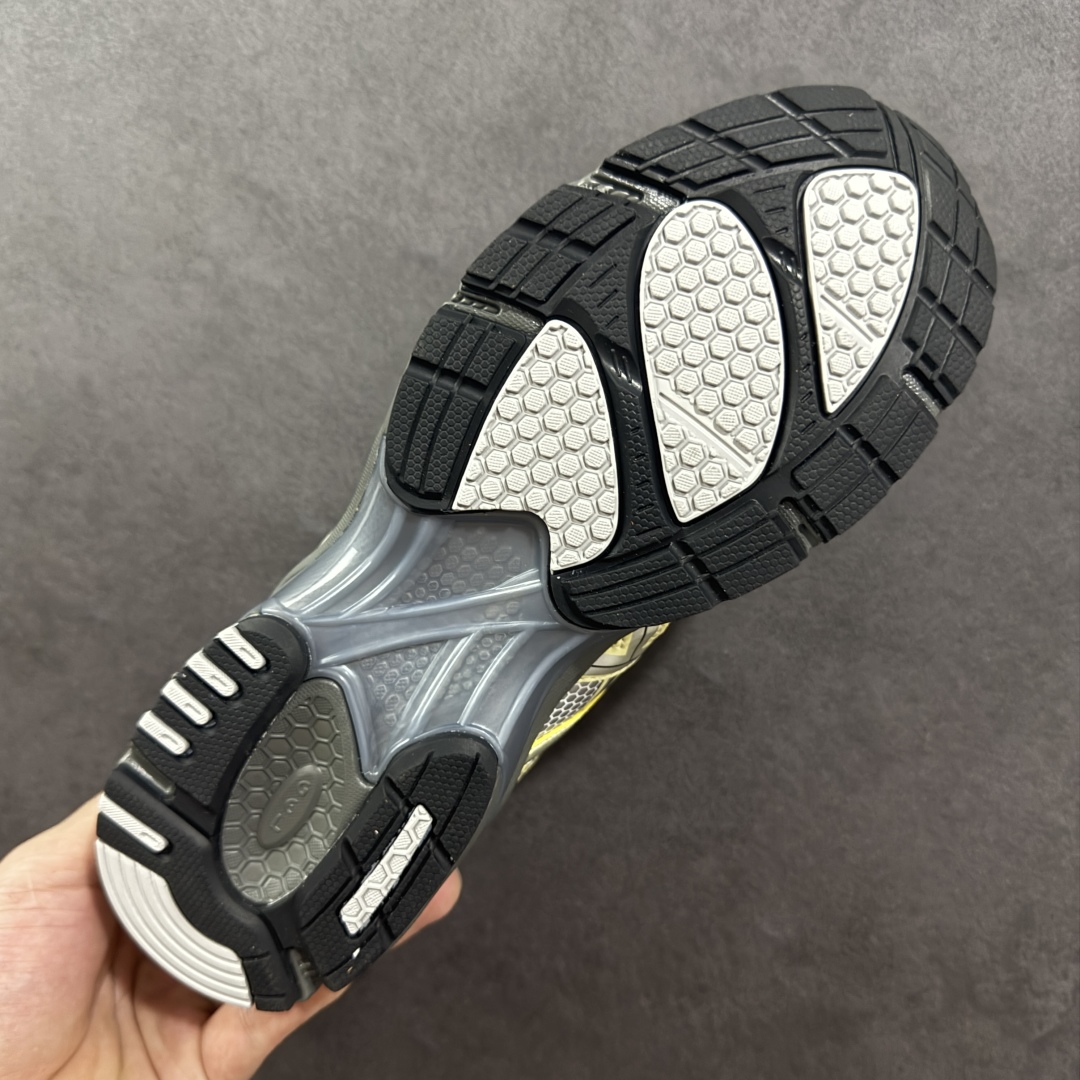 图片[9]-【纯原版】ASICS亚瑟士新款GEL-DS TRAINER 14情侣运动鞋时尚复古运动休闲鞋 整体色调采用了米色和绿色等大地色系，宛如将澳大利亚的自然风光浓缩于鞋身之上，复古且时尚，轻松拿捏住当下流行的复古风潮。鞋侧的 Asics 标志性虎爪 logo 与鞋面的米色相互交融，搭配恰到好处，既传承了经典的元素，又呈现出别样的新潮韵味。 采用了轻量化的 EVA 中底，不仅重量轻，大大减轻了双脚的负担，而且还具备出色的缓震性能，宛如在脚下踩了一层“软云”，每一步的冲击力都能被温柔化解，长时间穿着也不会有累脚的困扰，无论是日常通勤的久站，还是周末的逛街暴走，双脚都能始终保持惬意状态。 尺码：36 37 37.5 38 39 39.5 40.5 41 42 42.5 43.5 44 45-选品中心