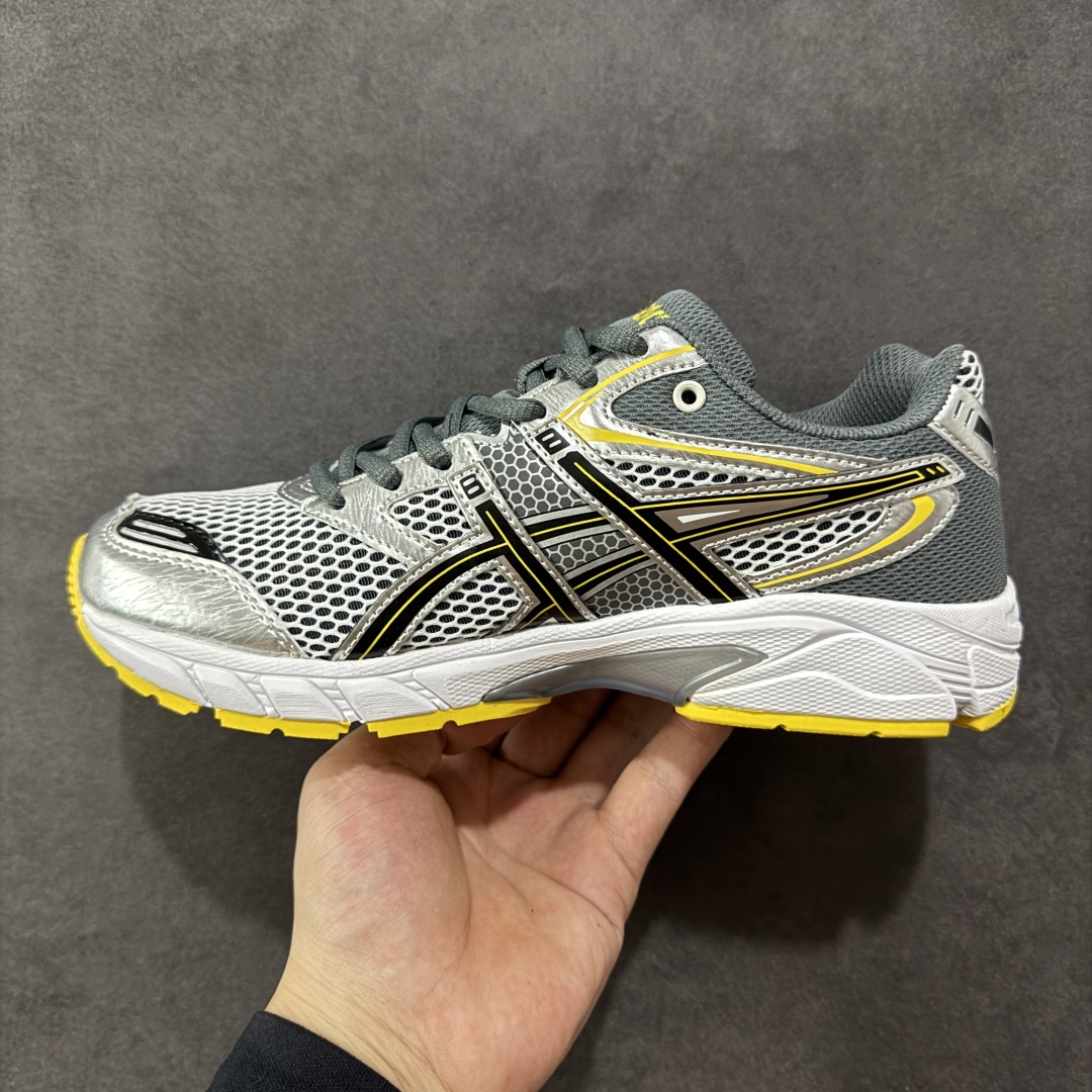 图片[2]-【纯原版】ASICS亚瑟士新款GEL-DS TRAINER 14情侣运动鞋时尚复古运动休闲鞋 整体色调采用了米色和绿色等大地色系，宛如将澳大利亚的自然风光浓缩于鞋身之上，复古且时尚，轻松拿捏住当下流行的复古风潮。鞋侧的 Asics 标志性虎爪 logo 与鞋面的米色相互交融，搭配恰到好处，既传承了经典的元素，又呈现出别样的新潮韵味。 采用了轻量化的 EVA 中底，不仅重量轻，大大减轻了双脚的负担，而且还具备出色的缓震性能，宛如在脚下踩了一层“软云”，每一步的冲击力都能被温柔化解，长时间穿着也不会有累脚的困扰，无论是日常通勤的久站，还是周末的逛街暴走，双脚都能始终保持惬意状态。 尺码：36 37 37.5 38 39 39.5 40.5 41 42 42.5 43.5 44 45-选品中心