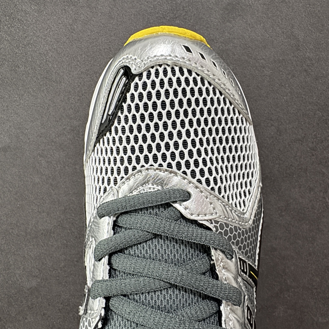 图片[8]-【纯原版】ASICS亚瑟士新款GEL-DS TRAINER 14情侣运动鞋时尚复古运动休闲鞋 整体色调采用了米色和绿色等大地色系，宛如将澳大利亚的自然风光浓缩于鞋身之上，复古且时尚，轻松拿捏住当下流行的复古风潮。鞋侧的 Asics 标志性虎爪 logo 与鞋面的米色相互交融，搭配恰到好处，既传承了经典的元素，又呈现出别样的新潮韵味。 采用了轻量化的 EVA 中底，不仅重量轻，大大减轻了双脚的负担，而且还具备出色的缓震性能，宛如在脚下踩了一层“软云”，每一步的冲击力都能被温柔化解，长时间穿着也不会有累脚的困扰，无论是日常通勤的久站，还是周末的逛街暴走，双脚都能始终保持惬意状态。 尺码：36 37 37.5 38 39 39.5 40.5 41 42 42.5 43.5 44 45-选品中心