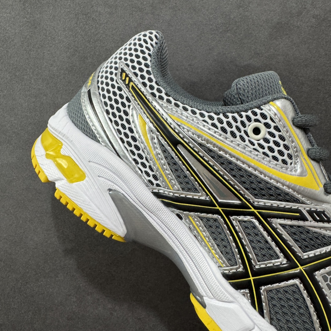 图片[6]-【纯原版】ASICS亚瑟士新款GEL-DS TRAINER 14情侣运动鞋时尚复古运动休闲鞋 整体色调采用了米色和绿色等大地色系，宛如将澳大利亚的自然风光浓缩于鞋身之上，复古且时尚，轻松拿捏住当下流行的复古风潮。鞋侧的 Asics 标志性虎爪 logo 与鞋面的米色相互交融，搭配恰到好处，既传承了经典的元素，又呈现出别样的新潮韵味。 采用了轻量化的 EVA 中底，不仅重量轻，大大减轻了双脚的负担，而且还具备出色的缓震性能，宛如在脚下踩了一层“软云”，每一步的冲击力都能被温柔化解，长时间穿着也不会有累脚的困扰，无论是日常通勤的久站，还是周末的逛街暴走，双脚都能始终保持惬意状态。 尺码：36 37 37.5 38 39 39.5 40.5 41 42 42.5 43.5 44 45-选品中心