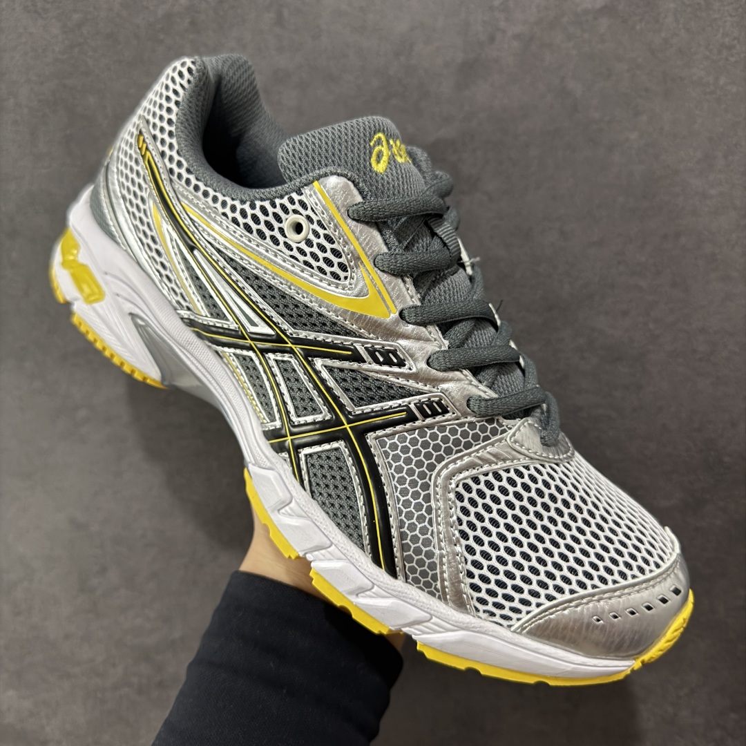 图片[3]-【纯原版】ASICS亚瑟士新款GEL-DS TRAINER 14情侣运动鞋时尚复古运动休闲鞋 整体色调采用了米色和绿色等大地色系，宛如将澳大利亚的自然风光浓缩于鞋身之上，复古且时尚，轻松拿捏住当下流行的复古风潮。鞋侧的 Asics 标志性虎爪 logo 与鞋面的米色相互交融，搭配恰到好处，既传承了经典的元素，又呈现出别样的新潮韵味。 采用了轻量化的 EVA 中底，不仅重量轻，大大减轻了双脚的负担，而且还具备出色的缓震性能，宛如在脚下踩了一层“软云”，每一步的冲击力都能被温柔化解，长时间穿着也不会有累脚的困扰，无论是日常通勤的久站，还是周末的逛街暴走，双脚都能始终保持惬意状态。 尺码：36 37 37.5 38 39 39.5 40.5 41 42 42.5 43.5 44 45-选品中心