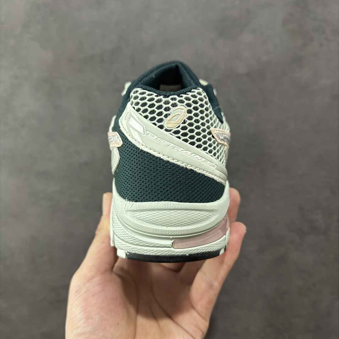 图片[4]-【纯原版】ASICS亚瑟士新款GEL-DS TRAINER 14情侣运动鞋时尚复古运动休闲鞋 整体色调采用了米色和绿色等大地色系，宛如将澳大利亚的自然风光浓缩于鞋身之上，复古且时尚，轻松拿捏住当下流行的复古风潮。鞋侧的 Asics 标志性虎爪 logo 与鞋面的米色相互交融，搭配恰到好处，既传承了经典的元素，又呈现出别样的新潮韵味。 采用了轻量化的 EVA 中底，不仅重量轻，大大减轻了双脚的负担，而且还具备出色的缓震性能，宛如在脚下踩了一层“软云”，每一步的冲击力都能被温柔化解，长时间穿着也不会有累脚的困扰，无论是日常通勤的久站，还是周末的逛街暴走，双脚都能始终保持惬意状态。 尺码：36 37 37.5 38 39 39.5 40.5 41 42 42.5 43.5 44 45-选品中心