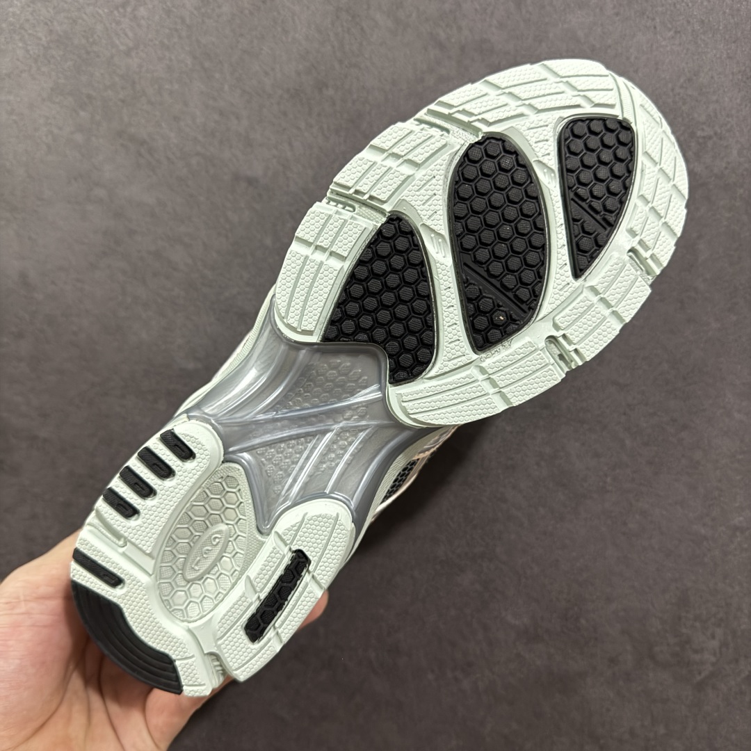 图片[9]-【纯原版】ASICS亚瑟士新款GEL-DS TRAINER 14情侣运动鞋时尚复古运动休闲鞋 整体色调采用了米色和绿色等大地色系，宛如将澳大利亚的自然风光浓缩于鞋身之上，复古且时尚，轻松拿捏住当下流行的复古风潮。鞋侧的 Asics 标志性虎爪 logo 与鞋面的米色相互交融，搭配恰到好处，既传承了经典的元素，又呈现出别样的新潮韵味。 采用了轻量化的 EVA 中底，不仅重量轻，大大减轻了双脚的负担，而且还具备出色的缓震性能，宛如在脚下踩了一层“软云”，每一步的冲击力都能被温柔化解，长时间穿着也不会有累脚的困扰，无论是日常通勤的久站，还是周末的逛街暴走，双脚都能始终保持惬意状态。 尺码：36 37 37.5 38 39 39.5 40.5 41 42 42.5 43.5 44 45-选品中心