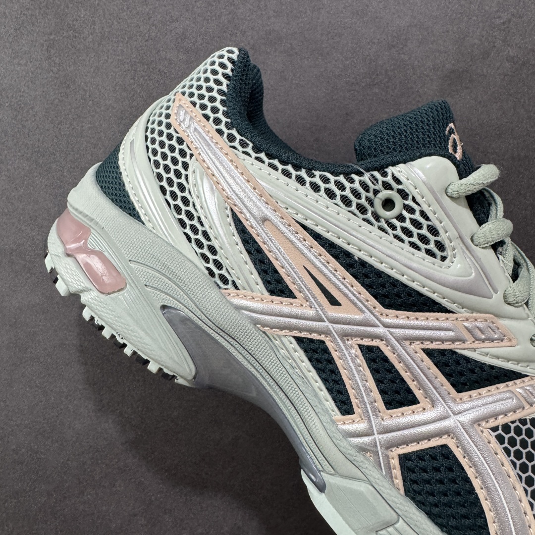 图片[6]-【纯原版】ASICS亚瑟士新款GEL-DS TRAINER 14情侣运动鞋时尚复古运动休闲鞋 整体色调采用了米色和绿色等大地色系，宛如将澳大利亚的自然风光浓缩于鞋身之上，复古且时尚，轻松拿捏住当下流行的复古风潮。鞋侧的 Asics 标志性虎爪 logo 与鞋面的米色相互交融，搭配恰到好处，既传承了经典的元素，又呈现出别样的新潮韵味。 采用了轻量化的 EVA 中底，不仅重量轻，大大减轻了双脚的负担，而且还具备出色的缓震性能，宛如在脚下踩了一层“软云”，每一步的冲击力都能被温柔化解，长时间穿着也不会有累脚的困扰，无论是日常通勤的久站，还是周末的逛街暴走，双脚都能始终保持惬意状态。 尺码：36 37 37.5 38 39 39.5 40.5 41 42 42.5 43.5 44 45-选品中心