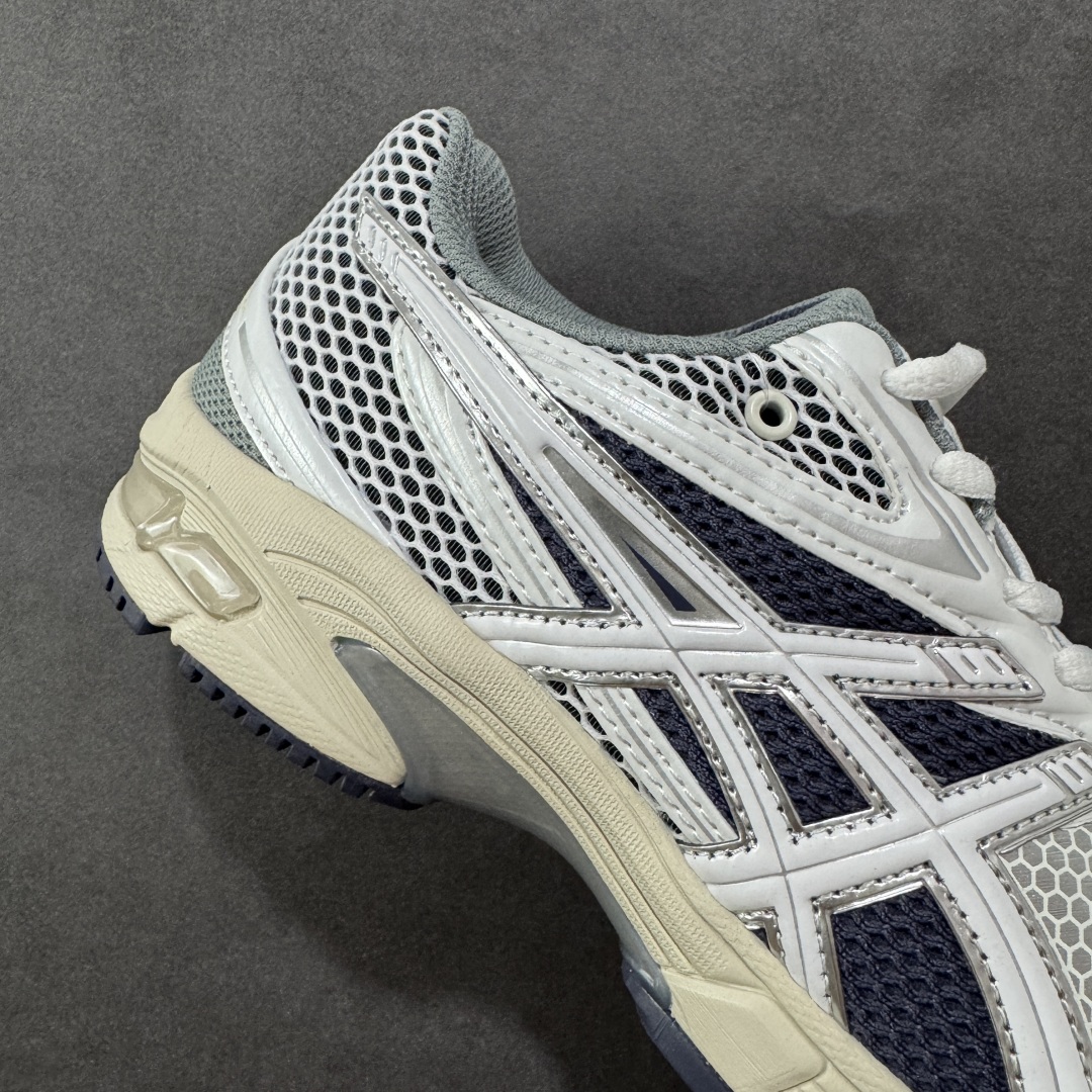 图片[6]-【纯原版】ASICS亚瑟士新款GEL-DS TRAINER 14情侣运动鞋时尚复古运动休闲鞋 整体色调采用了米色和绿色等大地色系，宛如将澳大利亚的自然风光浓缩于鞋身之上，复古且时尚，轻松拿捏住当下流行的复古风潮。鞋侧的 Asics 标志性虎爪 logo 与鞋面的米色相互交融，搭配恰到好处，既传承了经典的元素，又呈现出别样的新潮韵味。 采用了轻量化的 EVA 中底，不仅重量轻，大大减轻了双脚的负担，而且还具备出色的缓震性能，宛如在脚下踩了一层“软云”，每一步的冲击力都能被温柔化解，长时间穿着也不会有累脚的困扰，无论是日常通勤的久站，还是周末的逛街暴走，双脚都能始终保持惬意状态。 尺码：36 37 37.5 38 39 39.5 40.5 41 42 42.5 43.5 44 45-选品中心