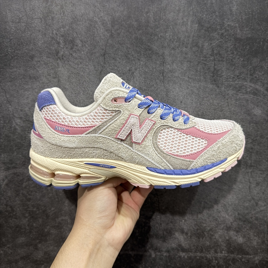 【纯原c版】NB New Balance M2002R 新百伦M2002RHE 灰粉色 全新版本出货 新配色陆续开发出货 品质很好 价格实惠 全套原楦原纸板原厂数据开发 原厂网纱 原装进口皮料 正确绒感卡色 正确中底拉帮中底网布细节 一比一手工擦旧效果 冲裁组合 匠心打造 耗时两个月开发完成 工艺极其复杂难度可想而知 新开独立私模大底 全网唯一正确做旧组合大底 高端零售专供产物 尺码：36 37 37.5 38 38.5 39.5 40 40.5 41.5 42 42.5 43 44 44.5 45 45.5 46.5-选品中心