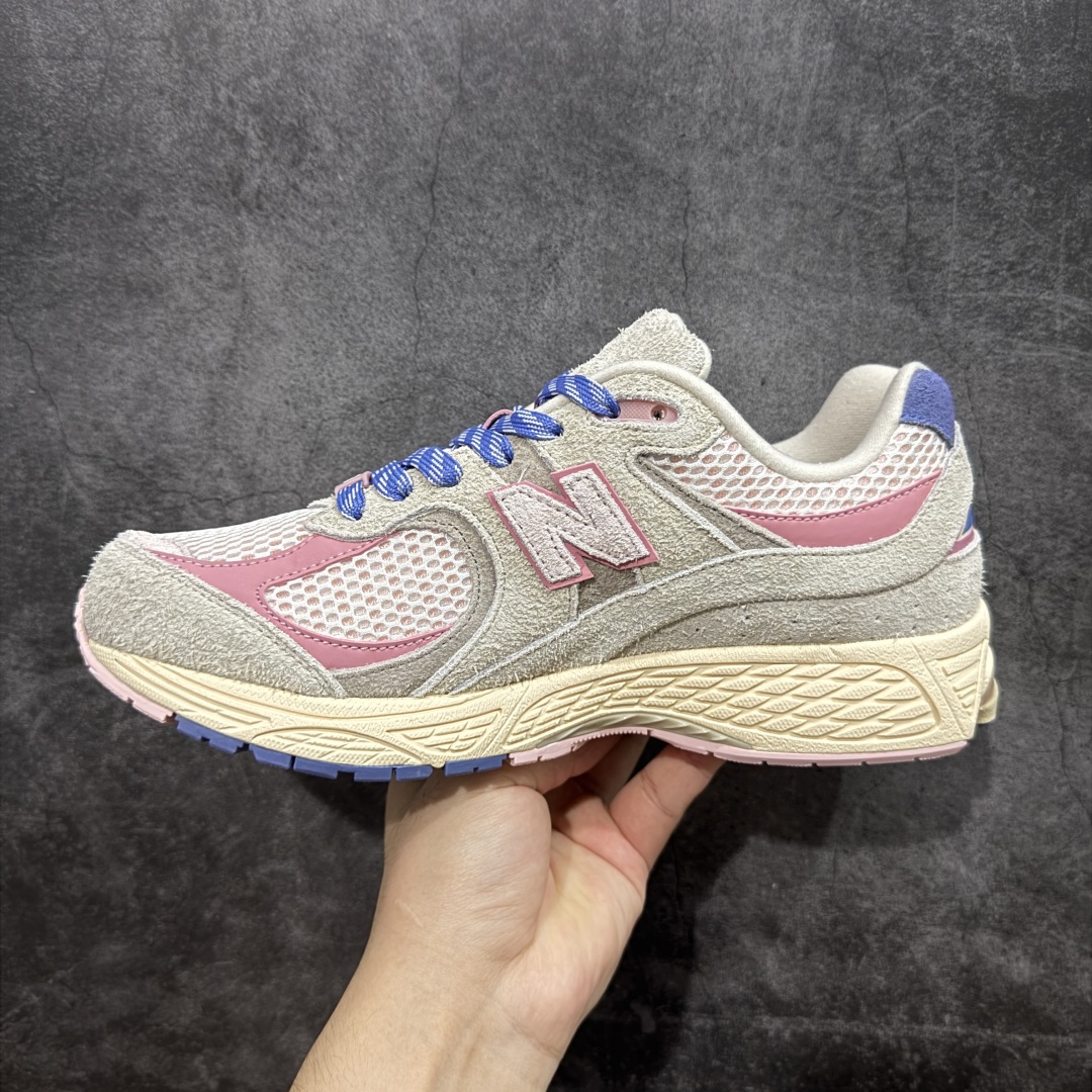 图片[2]-【纯原c版】NB New Balance M2002R 新百伦M2002RHE 灰粉色 全新版本出货 新配色陆续开发出货 品质很好 价格实惠 全套原楦原纸板原厂数据开发 原厂网纱 原装进口皮料 正确绒感卡色 正确中底拉帮中底网布细节 一比一手工擦旧效果 冲裁组合 匠心打造 耗时两个月开发完成 工艺极其复杂难度可想而知 新开独立私模大底 全网唯一正确做旧组合大底 高端零售专供产物 尺码：36 37 37.5 38 38.5 39.5 40 40.5 41.5 42 42.5 43 44 44.5 45 45.5 46.5-选品中心