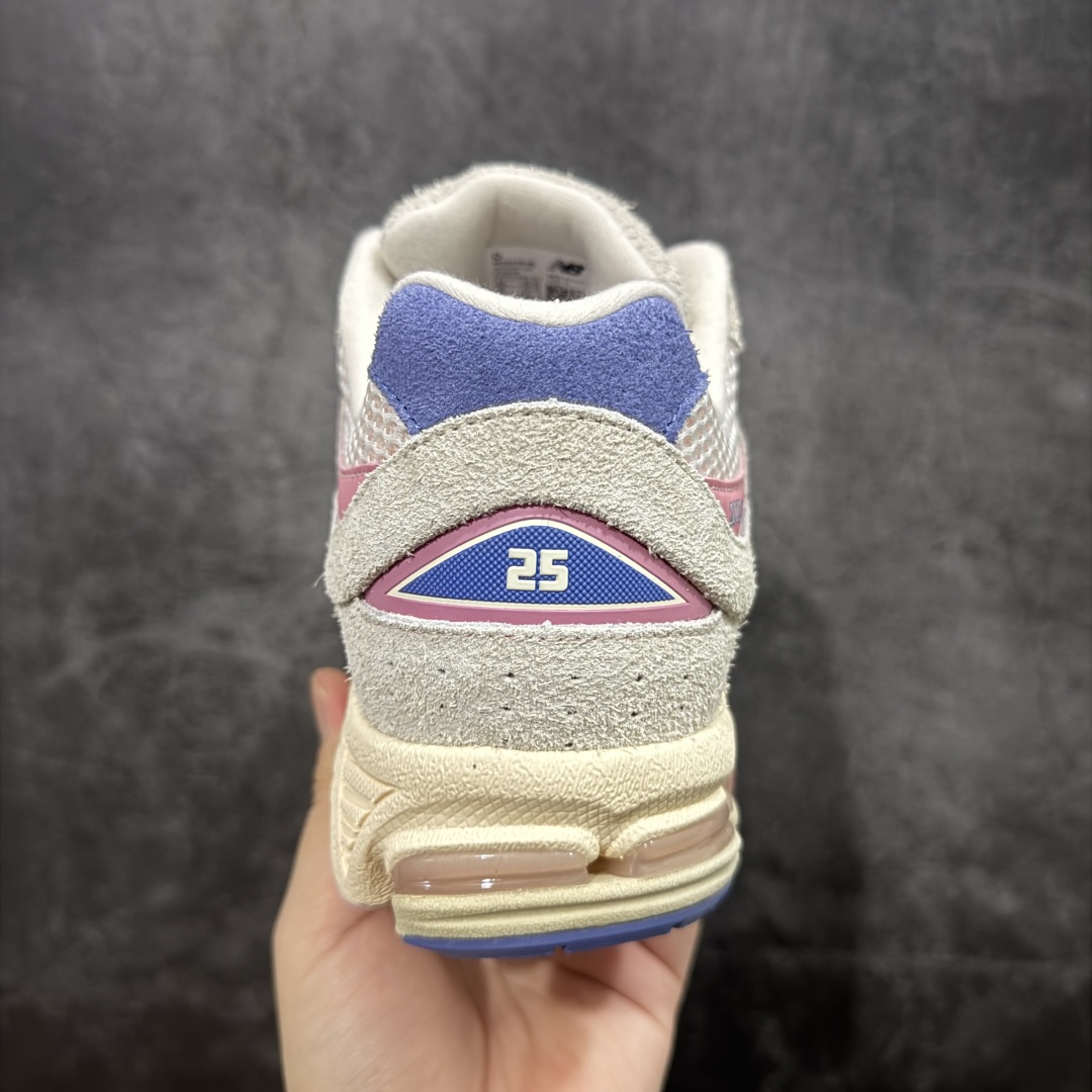 图片[4]-【纯原c版】NB New Balance M2002R 新百伦M2002RHE 灰粉色 全新版本出货 新配色陆续开发出货 品质很好 价格实惠 全套原楦原纸板原厂数据开发 原厂网纱 原装进口皮料 正确绒感卡色 正确中底拉帮中底网布细节 一比一手工擦旧效果 冲裁组合 匠心打造 耗时两个月开发完成 工艺极其复杂难度可想而知 新开独立私模大底 全网唯一正确做旧组合大底 高端零售专供产物 尺码：36 37 37.5 38 38.5 39.5 40 40.5 41.5 42 42.5 43 44 44.5 45 45.5 46.5-选品中心