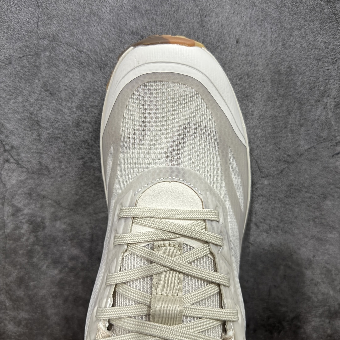 图片[5]-【PZ版本】On昂跑 x LOEWE罗意威 Cloudventure 织物 跑步 户外轻便百搭系带 减震 低帮 运动休闲鞋 采用工程飞织网布组合再生聚酯纤维鞋面材质搭载独家隐藏速度中板 镂空CloudTec科技 泡棉缓震中底 黑科技跑出圈的时尚运动新宠 尺码：36 37 38 39 40 41 42 43 44 45-选品中心