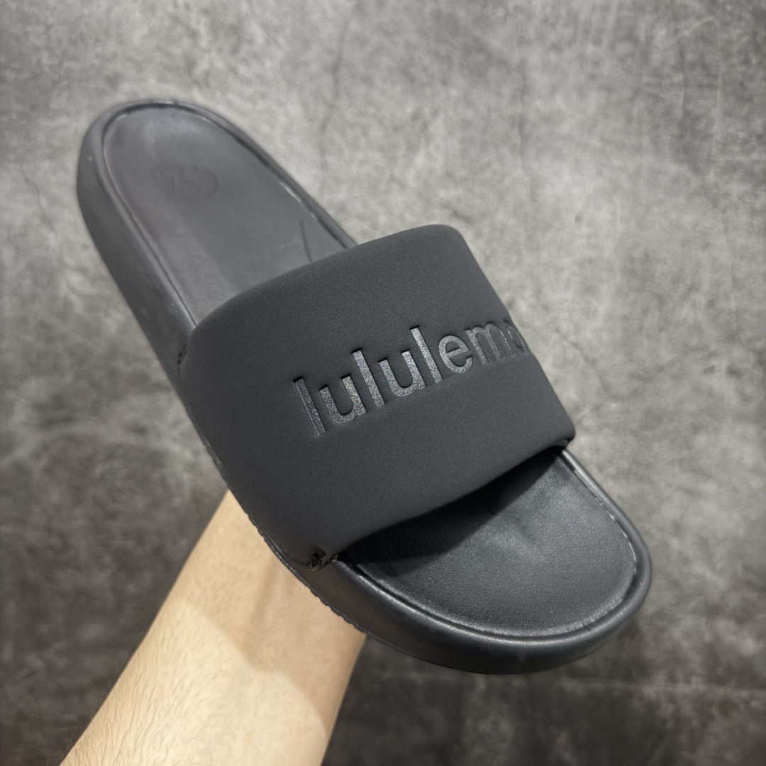 
Lululemon Rsetfeel Slide 露露乐檬拖鞋

立体针织弹力鞋面轻量透气，中底采用L
