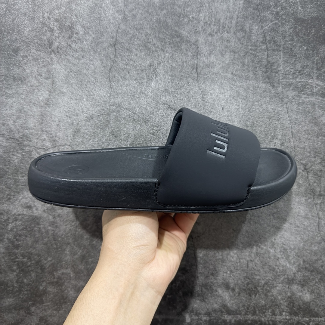 
Lululemon Rsetfeel Slide 露露乐檬拖鞋

立体针织弹力鞋面轻量透气，中底采用L