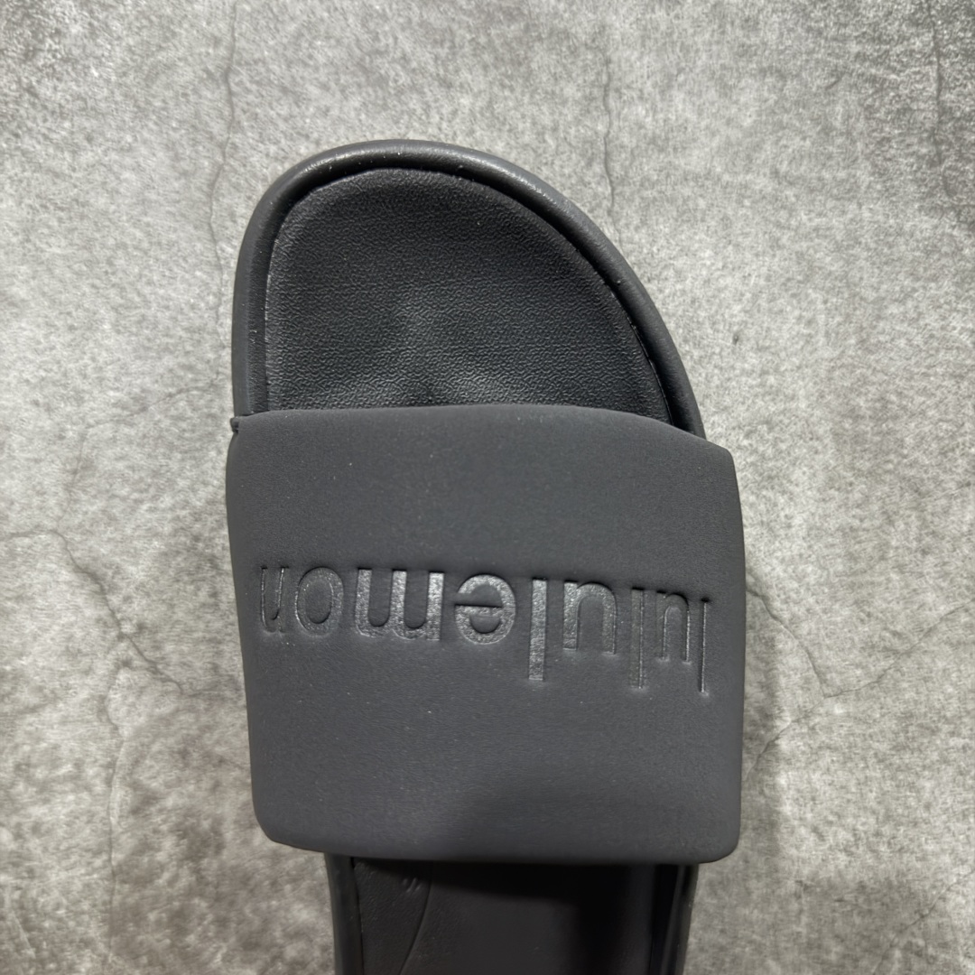 
Lululemon Rsetfeel Slide 露露乐檬拖鞋

立体针织弹力鞋面轻量透气，中底采用L