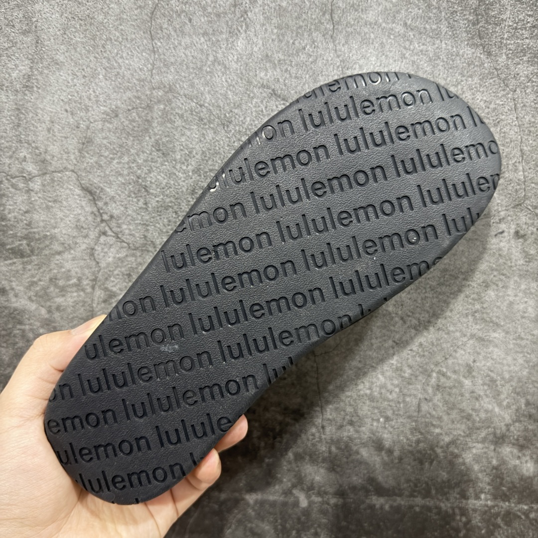 
Lululemon Rsetfeel Slide 露露乐檬拖鞋

立体针织弹力鞋面轻量透气，中底采用L