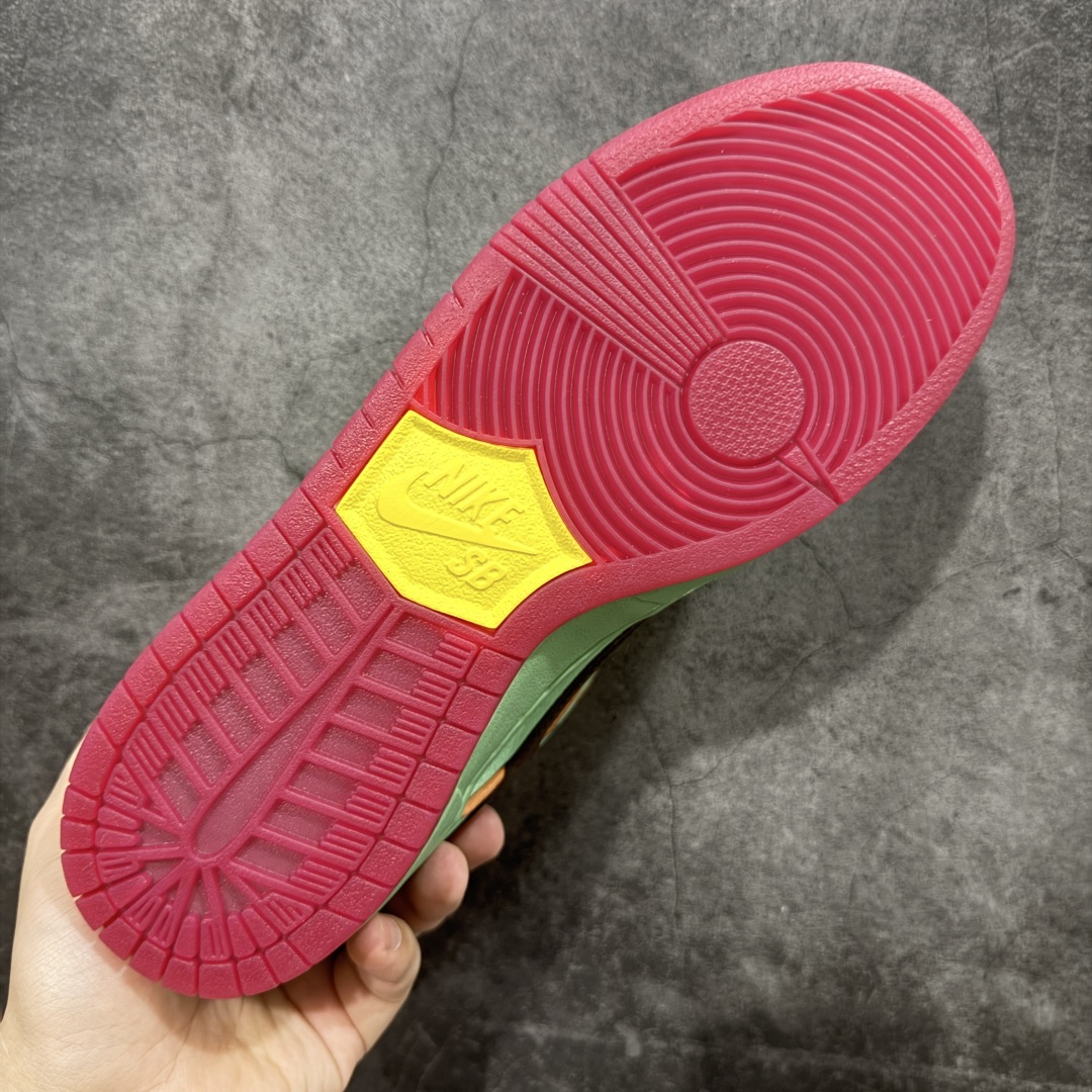 图片[9]-【Top纯原】Nike SB Dunk Low \”Tourmaline\” 黑人月 低帮休闲滑板鞋 HF3058-300  鞋面以充满活力的碧玺绿为主色调，辅以君主橙色的滚边、巴洛克棕色的点缀以及引人注目的红色外底，形成了鲜明的对比。鞋垫与随鞋附赠的黄色手帕，还原当年西部牛仔景象，并写着 “What\’s going to happen is going to happen”，还原阳光普照西部的风貌。  尺码：40 40.5 41 42 42.5 43 44 44.5 45 46 47.5-选品中心