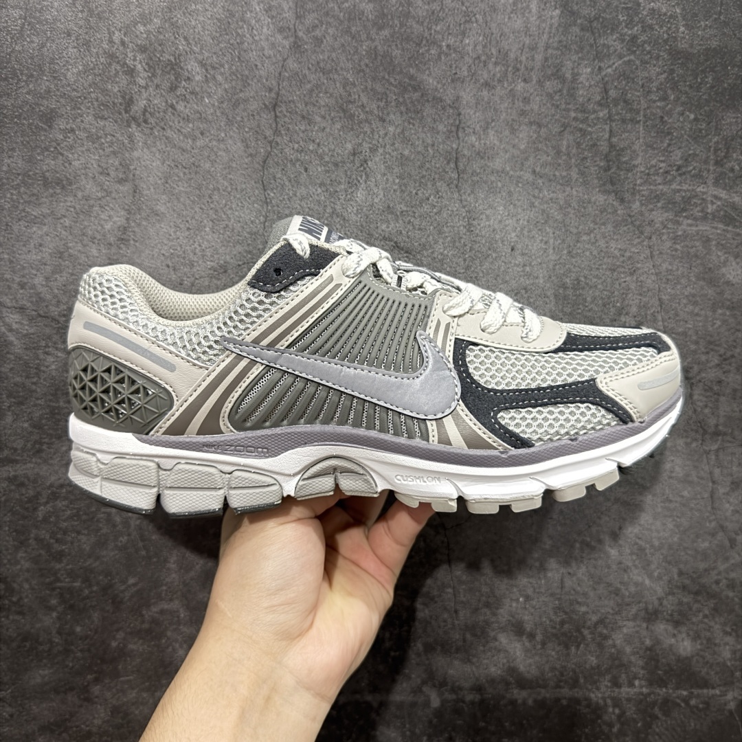 【Mok纯原】NK Zoom Vomero 5
佛莫罗5代系列经典复古运动慢跑鞋 FD0791-01
