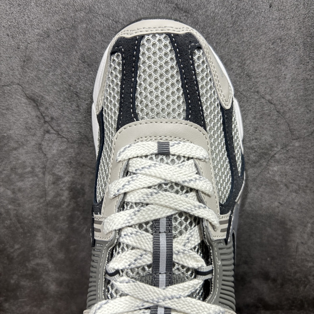 【Mok纯原】NK Zoom Vomero 5
佛莫罗5代系列经典复古运动慢跑鞋 FD0791-01