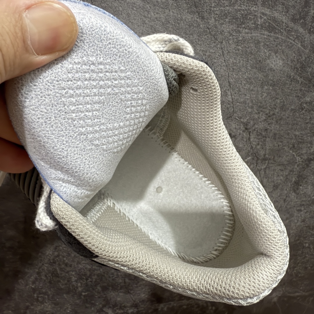 【Mok纯原】NK Zoom Vomero 5
佛莫罗5代系列经典复古运动慢跑鞋 FD0791-01