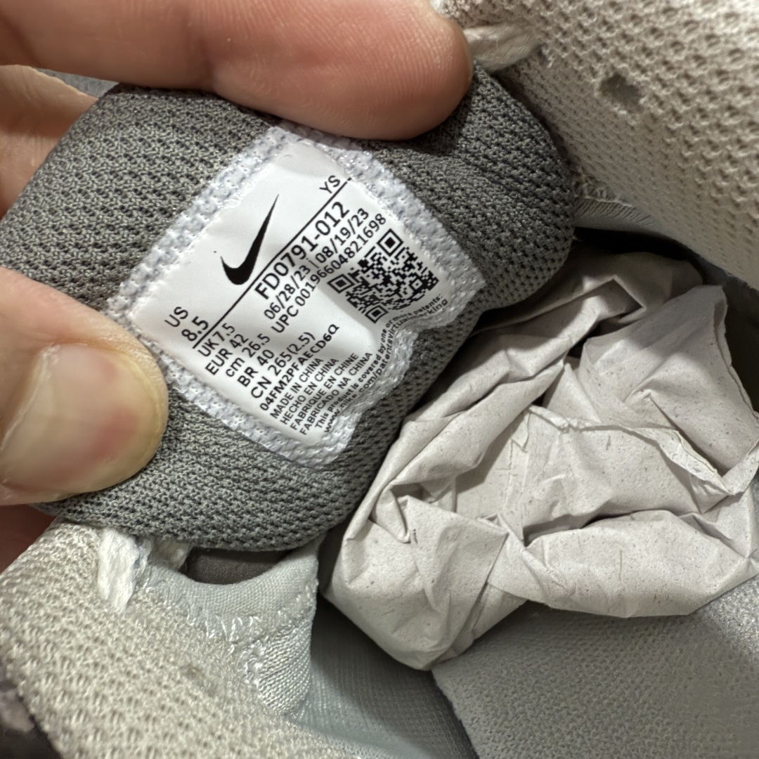 【Mok纯原】NK Zoom Vomero 5
佛莫罗5代系列经典复古运动慢跑鞋 FD0791-01