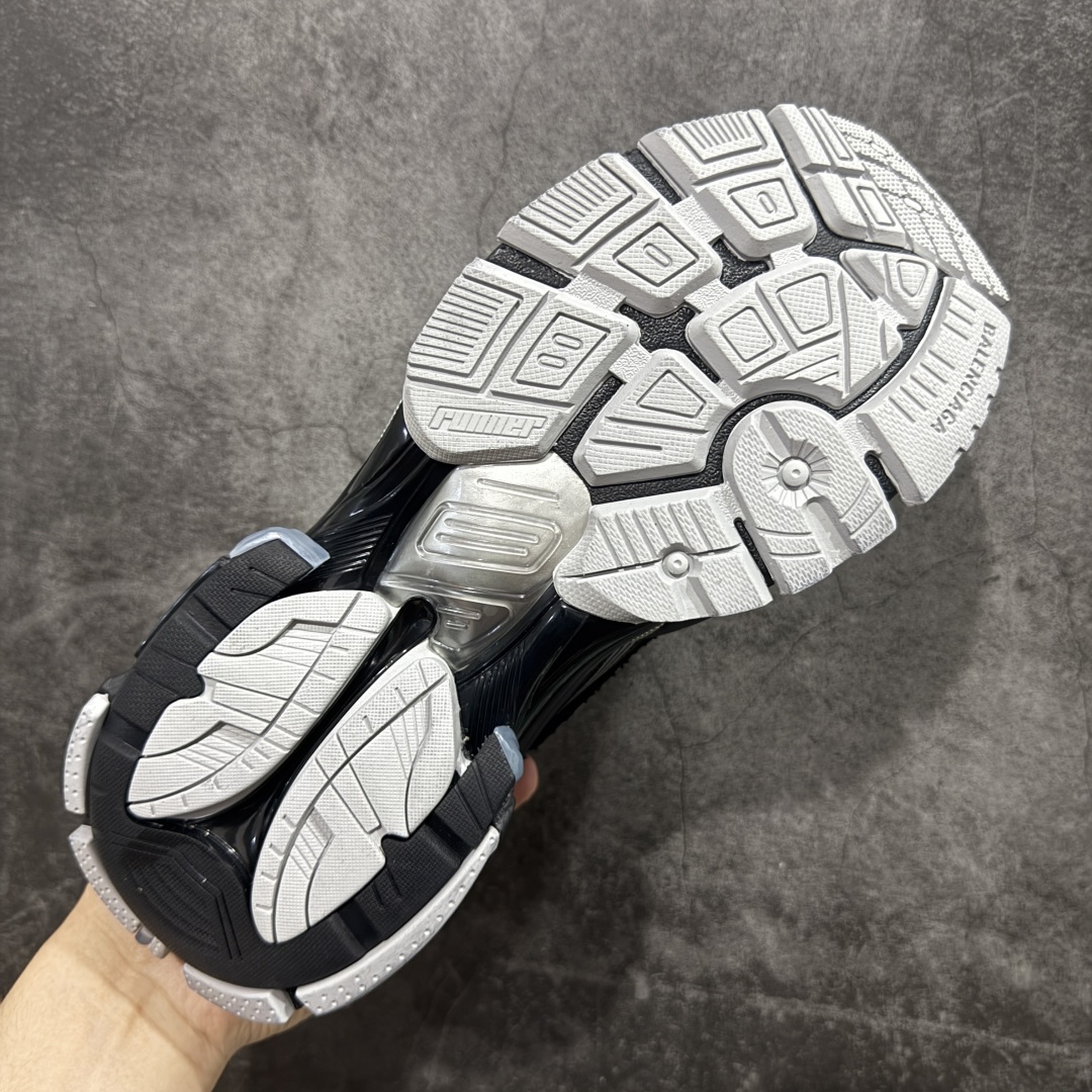 图片[9]-【纯原OK版】BALENCIAGA Runner 2.0 Sneaker 巴黎世家七代慢跑系列低帮复古野跑潮流运动鞋老爹鞋 尼龙和网布材质 磨损效果 鞋头边缘印有尺码 背面浮印尺码 外侧印有跑者徽标 鞋舌刺绣 Balenciaga 品牌标识 鞋跟背面 Balenciaga品牌标识 材质采用65%聚氨酯、35%聚酯纤维 全新 Runner 鞋型轮廓借鉴于 2000 年初的复古线条 搭载大网眼面料制成鞋面基础，由粉色、白色尼龍与橡胶质地覆盖鞋面诠释线条感 当中透过几道手缝线与折损痕更是精准的掌握历经时间淬炼的破旧痕迹 延续其手法至鞋领、鞋跟、鞋带、中底等部分均饰有破损及脏污之貌 尤其是鞋领处与鞋带孔眼条更是采用不规则做旧技术将内容物泡棉随机露出 尺码：35 36 37 38 39 40 41 42 43 44 45 46-选品中心