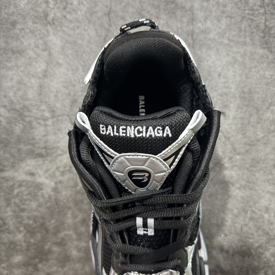 图片[8]-【纯原OK版】BALENCIAGA Runner 2.0 Sneaker 巴黎世家七代慢跑系列低帮复古野跑潮流运动鞋老爹鞋 尼龙和网布材质 磨损效果 鞋头边缘印有尺码 背面浮印尺码 外侧印有跑者徽标 鞋舌刺绣 Balenciaga 品牌标识 鞋跟背面 Balenciaga品牌标识 材质采用65%聚氨酯、35%聚酯纤维 全新 Runner 鞋型轮廓借鉴于 2000 年初的复古线条 搭载大网眼面料制成鞋面基础，由粉色、白色尼龍与橡胶质地覆盖鞋面诠释线条感 当中透过几道手缝线与折损痕更是精准的掌握历经时间淬炼的破旧痕迹 延续其手法至鞋领、鞋跟、鞋带、中底等部分均饰有破损及脏污之貌 尤其是鞋领处与鞋带孔眼条更是采用不规则做旧技术将内容物泡棉随机露出 尺码：35 36 37 38 39 40 41 42 43 44 45 46-选品中心