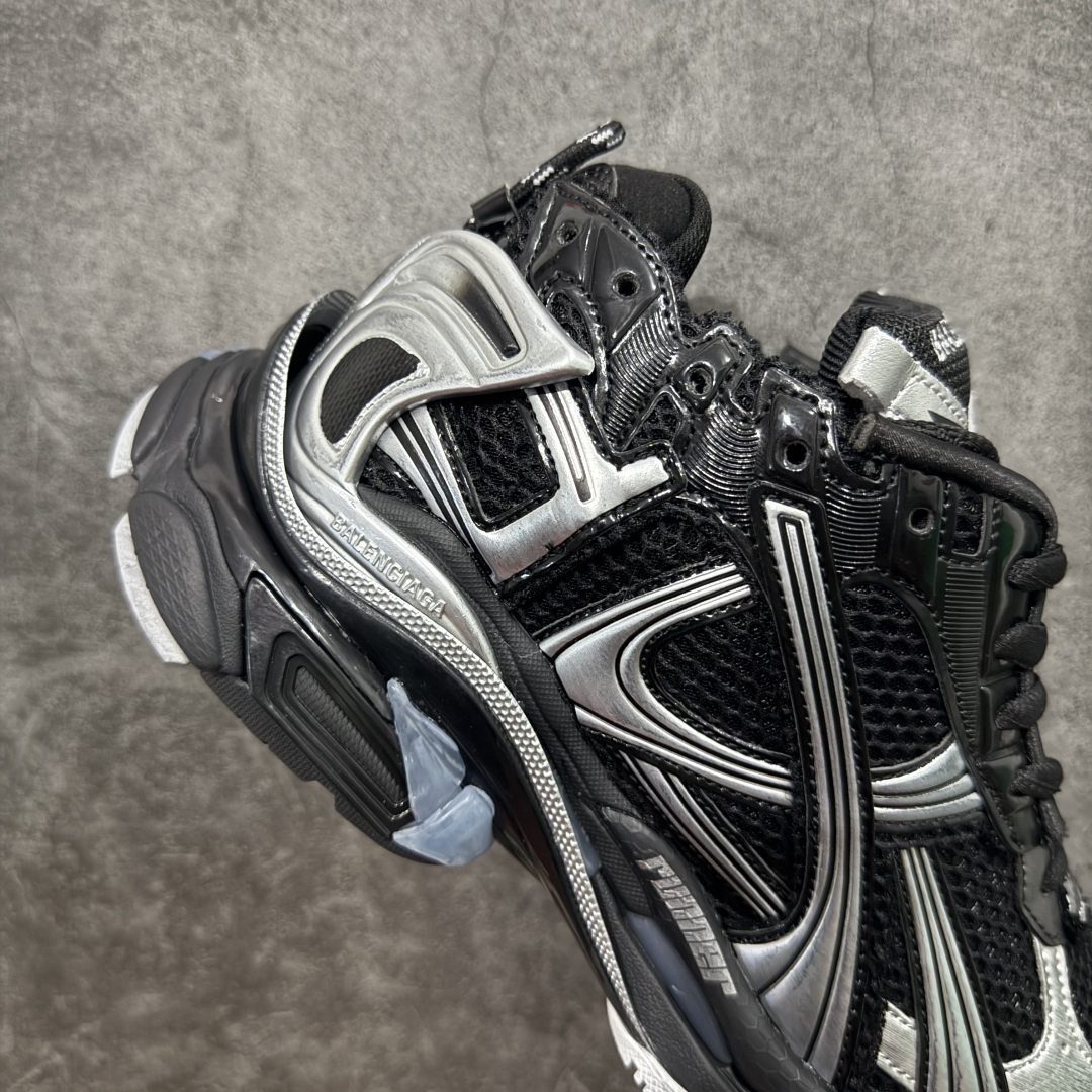 图片[7]-【纯原OK版】BALENCIAGA Runner 2.0 Sneaker 巴黎世家七代慢跑系列低帮复古野跑潮流运动鞋老爹鞋 尼龙和网布材质 磨损效果 鞋头边缘印有尺码 背面浮印尺码 外侧印有跑者徽标 鞋舌刺绣 Balenciaga 品牌标识 鞋跟背面 Balenciaga品牌标识 材质采用65%聚氨酯、35%聚酯纤维 全新 Runner 鞋型轮廓借鉴于 2000 年初的复古线条 搭载大网眼面料制成鞋面基础，由粉色、白色尼龍与橡胶质地覆盖鞋面诠释线条感 当中透过几道手缝线与折损痕更是精准的掌握历经时间淬炼的破旧痕迹 延续其手法至鞋领、鞋跟、鞋带、中底等部分均饰有破损及脏污之貌 尤其是鞋领处与鞋带孔眼条更是采用不规则做旧技术将内容物泡棉随机露出 尺码：35 36 37 38 39 40 41 42 43 44 45 46-选品中心