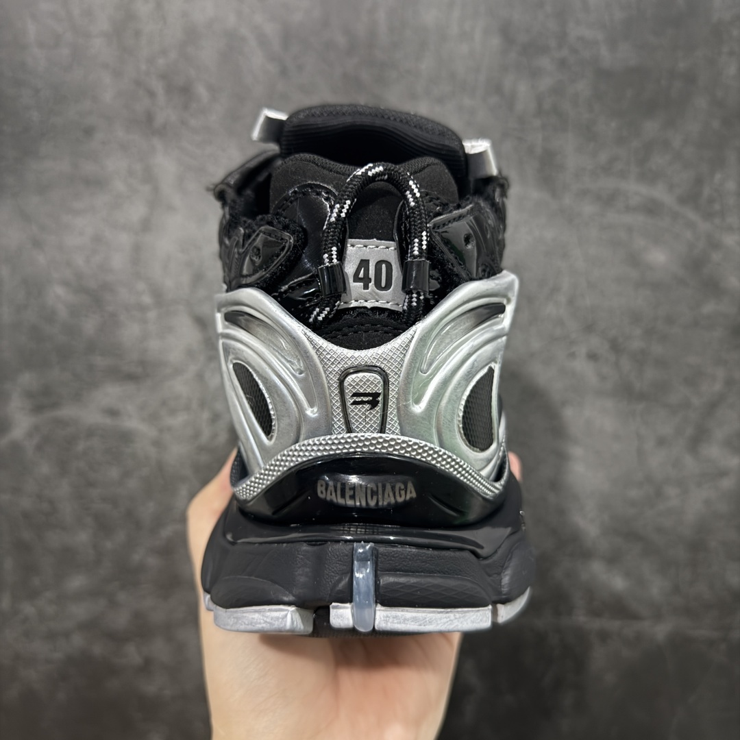 图片[4]-【纯原OK版】BALENCIAGA Runner 2.0 Sneaker 巴黎世家七代慢跑系列低帮复古野跑潮流运动鞋老爹鞋 尼龙和网布材质 磨损效果 鞋头边缘印有尺码 背面浮印尺码 外侧印有跑者徽标 鞋舌刺绣 Balenciaga 品牌标识 鞋跟背面 Balenciaga品牌标识 材质采用65%聚氨酯、35%聚酯纤维 全新 Runner 鞋型轮廓借鉴于 2000 年初的复古线条 搭载大网眼面料制成鞋面基础，由粉色、白色尼龍与橡胶质地覆盖鞋面诠释线条感 当中透过几道手缝线与折损痕更是精准的掌握历经时间淬炼的破旧痕迹 延续其手法至鞋领、鞋跟、鞋带、中底等部分均饰有破损及脏污之貌 尤其是鞋领处与鞋带孔眼条更是采用不规则做旧技术将内容物泡棉随机露出 尺码：35 36 37 38 39 40 41 42 43 44 45 46-选品中心