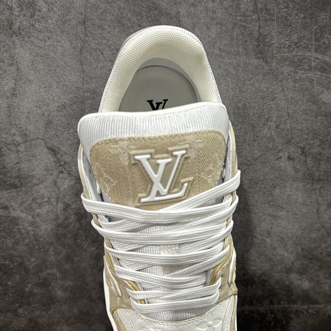 图片[8]-【HS纯原礼盒版福利】 LV Trainer系列高奢运动鞋 卡其白牛仔 新款芯片顶级 潮人必备单品 同步ZP官网空胶工艺 鞋舌、挂饰均镶嵌NFC芯片感应装置 正确胶片断点式设计 中底正确还原原版油印字母比例 1：1原楦格板、楦头、刀磨全新升级！ 独家订制顶级压纹麂皮 原版开模TPU大底 质感原版一致 垫脚聚米微料加透气英伦网布 披靡市场任何版本！细节完美呈现！ 代购指定版本 全新升级最新双盒包装 扫码秒进官网！ 全套包装配件同比原版 尺码： 40-46-选品中心