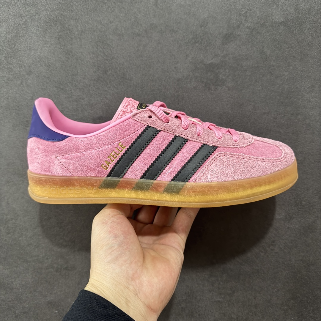 【PZ纯原跑量版】Adidas Originals Gazelle Indoor 防滑低帮T头德训鞋 GZ复古系列 IE7002 纯原福利 工厂超低利润跑量 认准独家/避免混货 市面绝无仅有 全新主推版过验级别/代购级 全部原开发最大还原正品细节 选用市面顶版开发加强/吊打正品版型 全正确翻毛皮/垫片/弓足市面所有炒作嘘头满配 PK市面百元内任意版本/套到什么程度自行对比 市场顶级版本完美还原zp细节,注意区别市场任何版本 尺码:35.5 36 36.5 37 38 38.5 39 40 40.5 41 42 42.5 43 44 44.5 45-选品中心