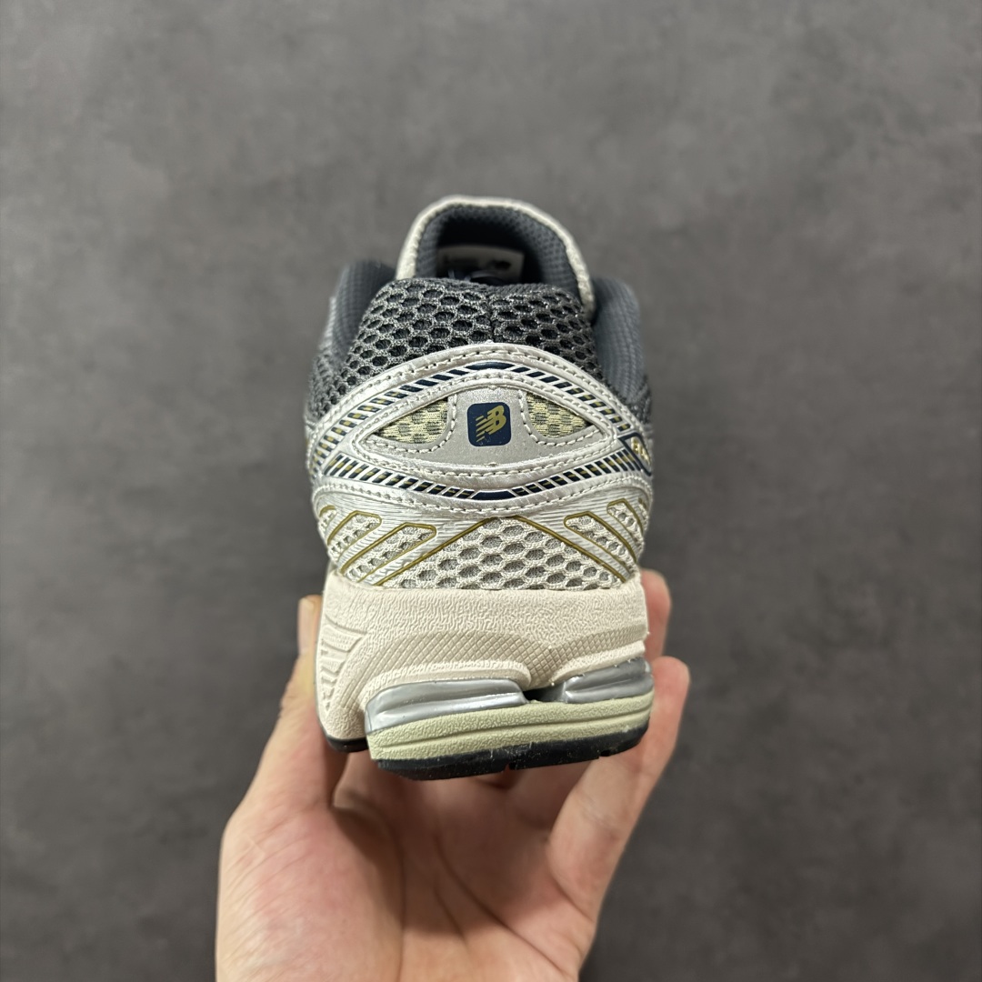 图片[4]-【K8版本】New Balance NB 860V2 防滑耐磨低帮跑步鞋 正确组合大底 非市场涂漆描边大底 区别任意版本 版型清洁度一流 做工无敌 正确网格中底 原材料打造 AiméLeon Dore的灵感来自闪亮的覆盖层 这是当时高性能跑鞋的常见设计细节AiméLeonDore的思想依赖金属金色和银色贴花来赋予鞋型独特的个性 货号： ML860KR2 尺码： 36 37 37.5 38 38.5 39.5 40 40.5 41.5 42 42.5 43 44 44.5 45-选品中心
