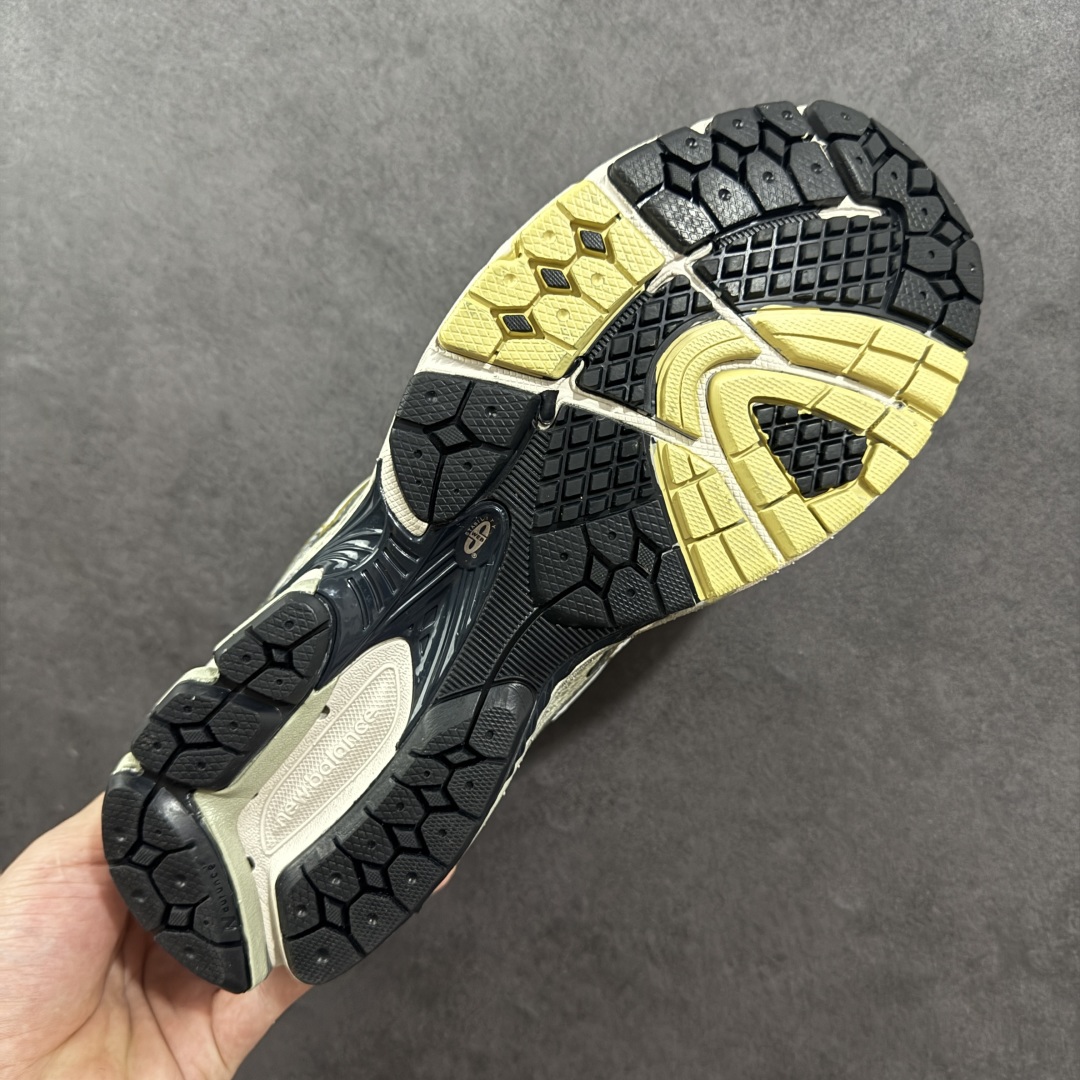 图片[9]-【K8版本】New Balance NB 860V2 防滑耐磨低帮跑步鞋 正确组合大底 非市场涂漆描边大底 区别任意版本 版型清洁度一流 做工无敌 正确网格中底 原材料打造 AiméLeon Dore的灵感来自闪亮的覆盖层 这是当时高性能跑鞋的常见设计细节AiméLeonDore的思想依赖金属金色和银色贴花来赋予鞋型独特的个性 货号： ML860KR2 尺码： 36 37 37.5 38 38.5 39.5 40 40.5 41.5 42 42.5 43 44 44.5 45-选品中心