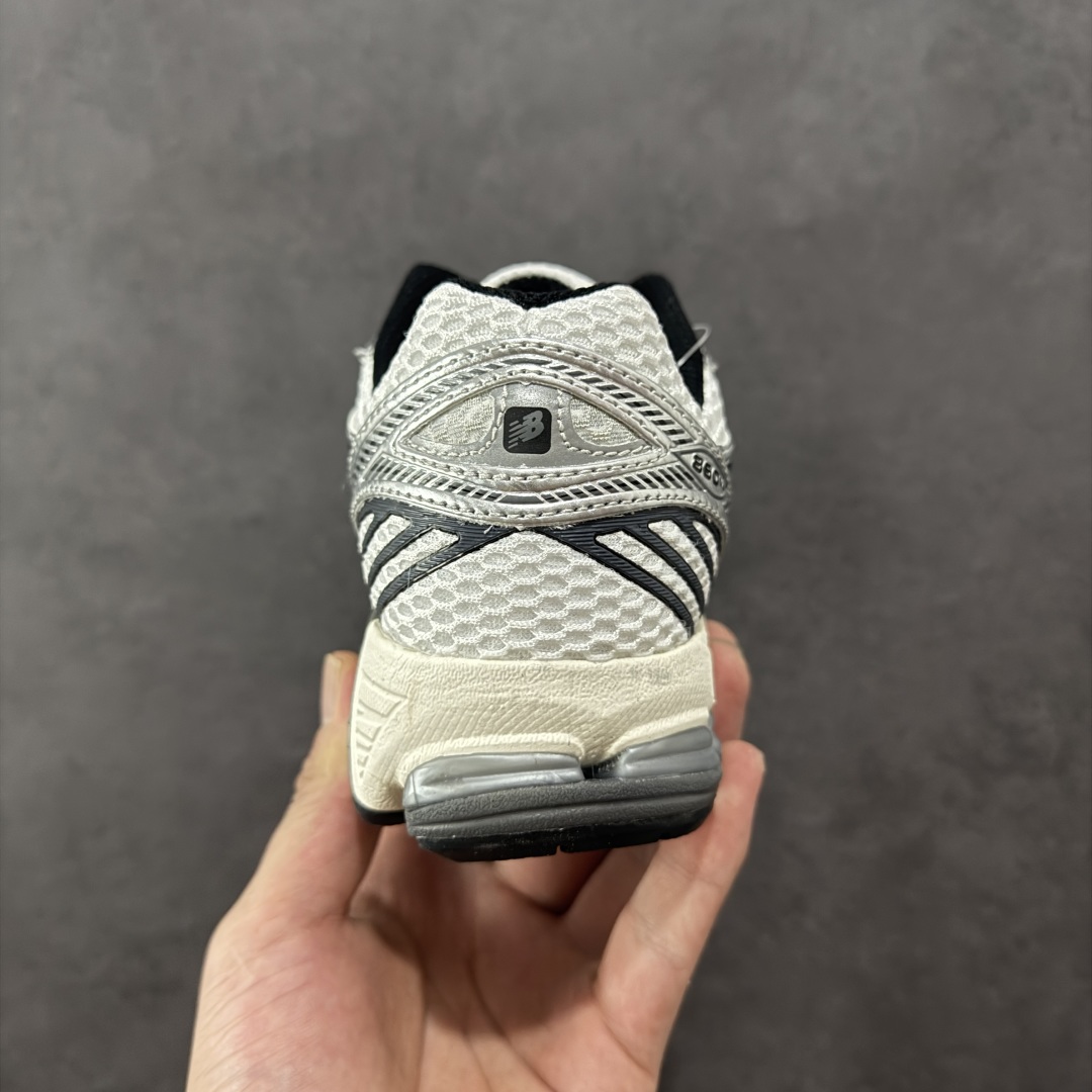 图片[4]-【K8版本】New Balance NB 860V2 防滑耐磨低帮跑步鞋 正确组合大底 非市场涂漆描边大底 区别任意版本 版型清洁度一流 做工无敌 正确网格中底 原材料打造 AiméLeon Dore的灵感来自闪亮的覆盖层 这是当时高性能跑鞋的常见设计细节AiméLeonDore的思想依赖金属金色和银色贴花来赋予鞋型独特的个性 货号： ML860GB2 尺码： 36 37 37.5 38 38.5 39.5 40 40.5 41.5 42 42.5 43 44 44.5 45-选品中心