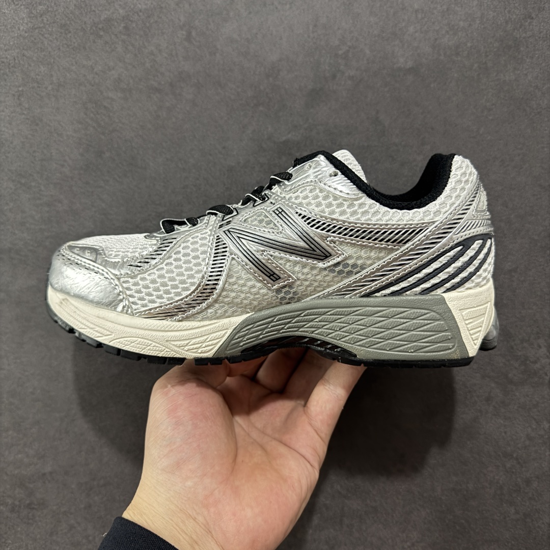 图片[2]-【K8版本】New Balance NB 860V2 防滑耐磨低帮跑步鞋 正确组合大底 非市场涂漆描边大底 区别任意版本 版型清洁度一流 做工无敌 正确网格中底 原材料打造 AiméLeon Dore的灵感来自闪亮的覆盖层 这是当时高性能跑鞋的常见设计细节AiméLeonDore的思想依赖金属金色和银色贴花来赋予鞋型独特的个性 货号： ML860GB2 尺码： 36 37 37.5 38 38.5 39.5 40 40.5 41.5 42 42.5 43 44 44.5 45-选品中心