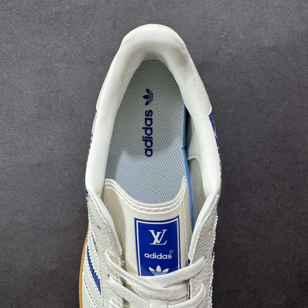 图片[7]-【定制版】AD SAMBA OG x Louis Vuitton 白蓝 该鞋款鞋面采用多种材料拼接(缝/车线) Superstar系列又备受众多滑板爱好者的青睐 这款Superstar经典鞋 沿用50年来的贝壳鞋头样式 继往开来 采用皮革鞋面和浑厚全包大底设计 烫金徽标伴你在滑板上留下“流星”般绚丽的轨迹 货号： SC9207-732 尺码： 36 36.5 37.5 38 38.5 39 40 40.5 41 42 42.5 43 44 44.5 45-选品中心