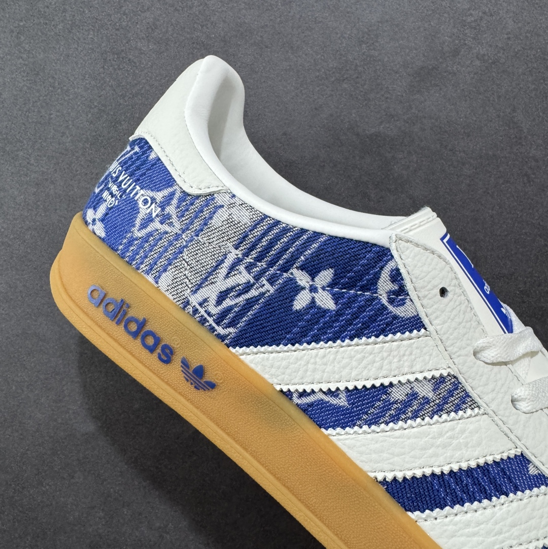 图片[6]-【定制版】AD SAMBA OG x Louis Vuitton 白蓝 该鞋款鞋面采用多种材料拼接(缝/车线) Superstar系列又备受众多滑板爱好者的青睐 这款Superstar经典鞋 沿用50年来的贝壳鞋头样式 继往开来 采用皮革鞋面和浑厚全包大底设计 烫金徽标伴你在滑板上留下“流星”般绚丽的轨迹 货号： SC9207-732 尺码： 36 36.5 37.5 38 38.5 39 40 40.5 41 42 42.5 43 44 44.5 45-选品中心