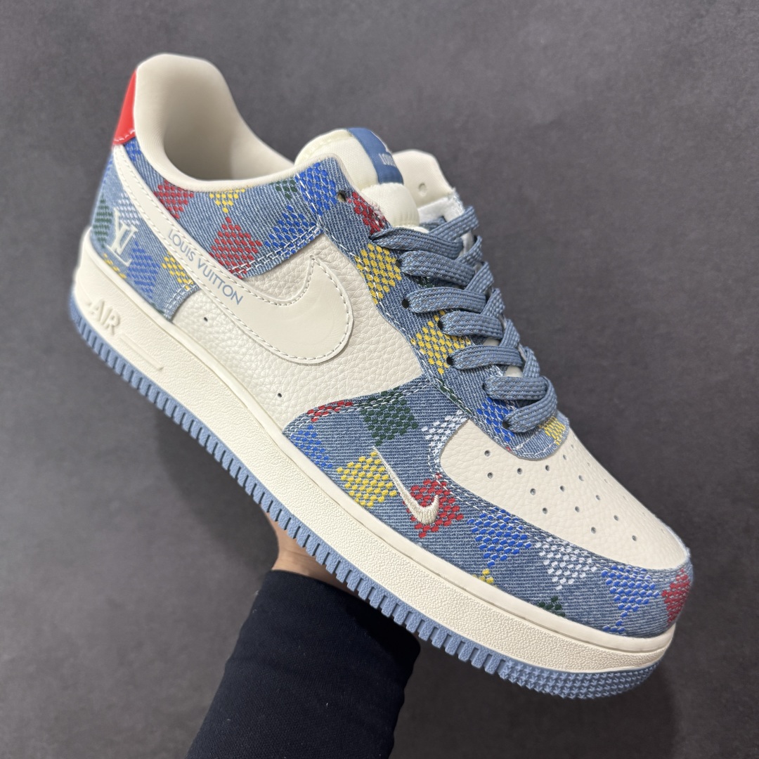 图片[3]-【定制版】海外限量发售！公司级NIke Air Force 1 \’07 Low “LV联名——彩色牛仔”空军一号 低帮 运动鞋 休闲鞋 折边针车 工艺难度大 原楦头原纸板 原装鞋盒 定制五金配件 内置全掌气垫 原厂鞋底 货号：XL1979-101 尺码：36 36.5 37.5 38 38.5 39 40 40.5 41 42 42.5 43 44 44.5 45-选品中心