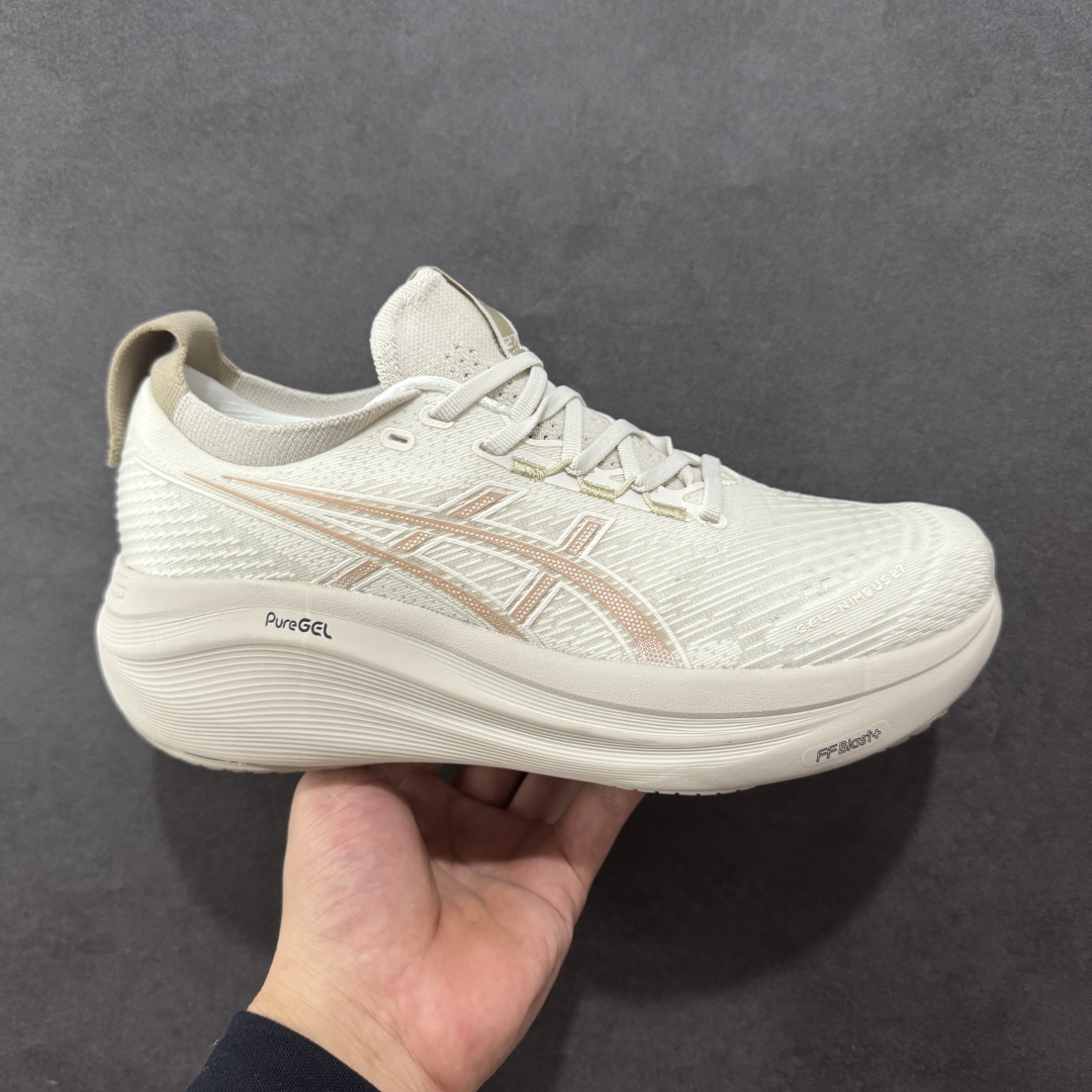 【公司级】Asics GEL-Nimbus 27 亚瑟士缓震跑鞋 近年复古风潮的势头很旺 ASICS一直坚信保持身体的健康与活力是打造健康快乐的生活方式的最佳途径 ASICS为复古鞋型注入新设计 为玩家的街头穿搭提供了更多可能 GEL-NIMBUSTM9运动鞋最初是为中立和仰卧跑步者设计的长距离训练器 采用原始材料和关键细节重新设计 其Y2K时代的工业外观也被大胆的对比和色块所抵消 尺码:36 36.5 37.5 38 38.5 39 40 40.5 41.5 42 42.5 43.5 44 44.5 45 46-选品中心
