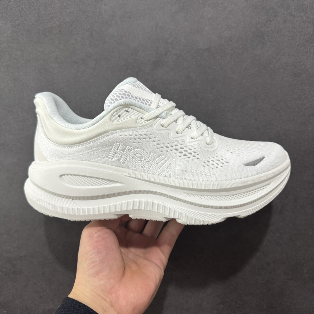 【公司级】HOKA One One BONDI 9 邦迪9代低帮厚底网织轻量休闲运动慢跑鞋 #升级原楦原纸版开发版型 #采用透气针织工程材料鞋面材质 #轻量化材料高弹力泡棉升级中底 #内嵌欧索莱Ortholite® 混合(再生)鞋垫 #外置耐磨防滑橡胶模块❗️ 尺码:36 36.5 37.5 38 39 40 40.5 41 42 42.5 43 44 44.5 45-选品中心