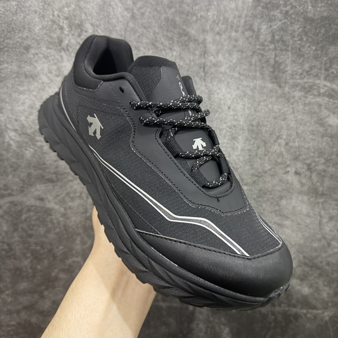 图片[3]-【绿x版】DESCENTE Terrain D 迪桑特舒适柔软防滑耐磨低帮生活休闲鞋 市面最优品质 区别市场版本 DESCENTE（迪桑特）创立于1935年，品牌名取自法语词汇，意为“滑降”。品牌箭头标识代表滑雪的三种技术“高速直线滑行”、“穿越”和“侧滑”，也寓意品牌在打造高端专业运动产品中不断追求完美的创新精神，致力于成为中国高端专业滑雪、综训、女子、铁人三项、高尔夫的第一品牌。 尺码：36 36.5 37 38 38.5 39 40 40.5 41 42 42.5 43 44 44.5 45-选品中心