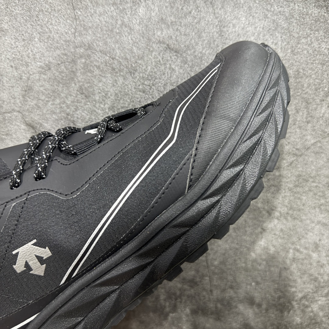 图片[6]-【绿x版】DESCENTE Terrain D 迪桑特舒适柔软防滑耐磨低帮生活休闲鞋 市面最优品质 区别市场版本 DESCENTE（迪桑特）创立于1935年，品牌名取自法语词汇，意为“滑降”。品牌箭头标识代表滑雪的三种技术“高速直线滑行”、“穿越”和“侧滑”，也寓意品牌在打造高端专业运动产品中不断追求完美的创新精神，致力于成为中国高端专业滑雪、综训、女子、铁人三项、高尔夫的第一品牌。 尺码：36 36.5 37 38 38.5 39 40 40.5 41 42 42.5 43 44 44.5 45-选品中心