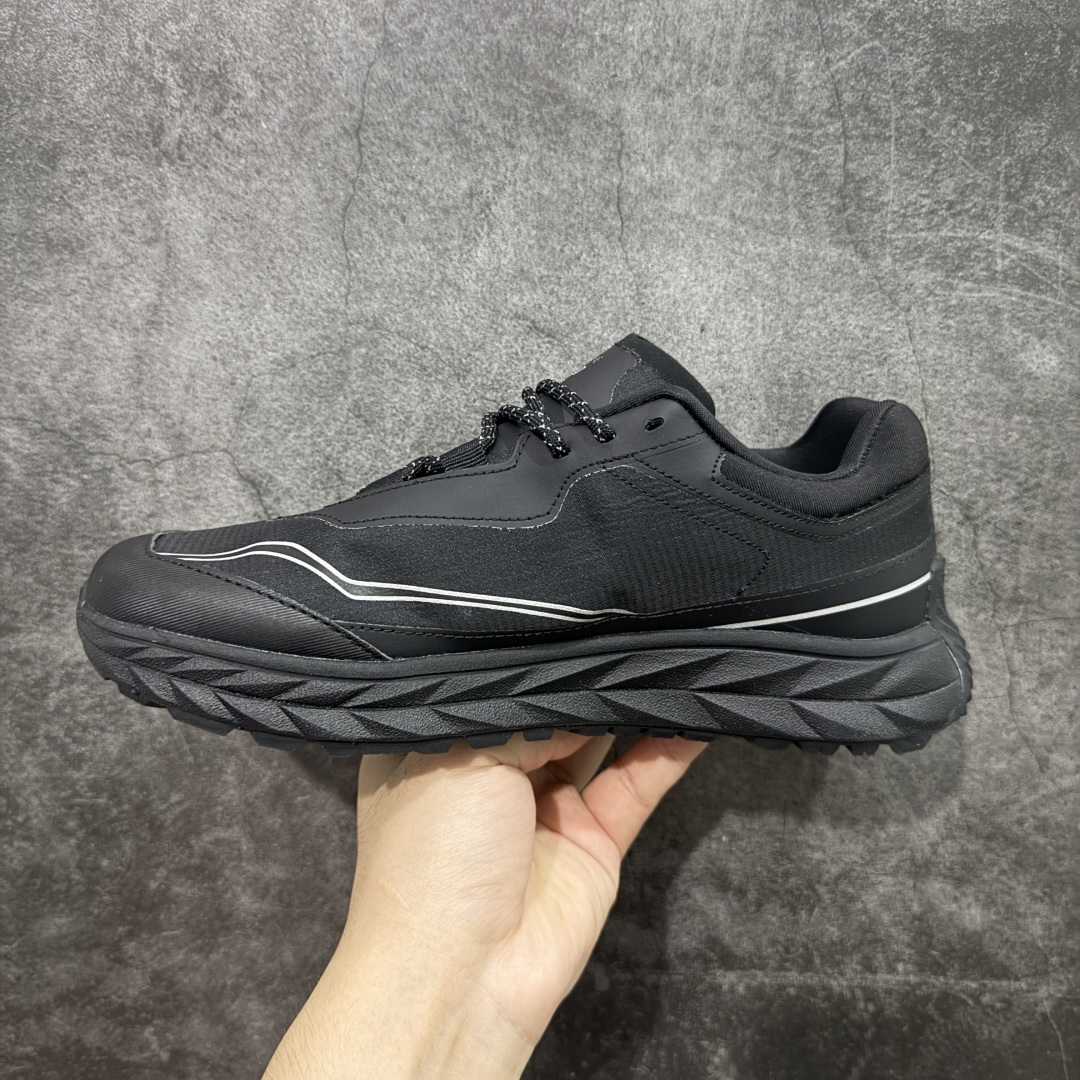 图片[2]-【绿x版】DESCENTE Terrain D 迪桑特舒适柔软防滑耐磨低帮生活休闲鞋 市面最优品质 区别市场版本 DESCENTE（迪桑特）创立于1935年，品牌名取自法语词汇，意为“滑降”。品牌箭头标识代表滑雪的三种技术“高速直线滑行”、“穿越”和“侧滑”，也寓意品牌在打造高端专业运动产品中不断追求完美的创新精神，致力于成为中国高端专业滑雪、综训、女子、铁人三项、高尔夫的第一品牌。 尺码：36 36.5 37 38 38.5 39 40 40.5 41 42 42.5 43 44 44.5 45-选品中心