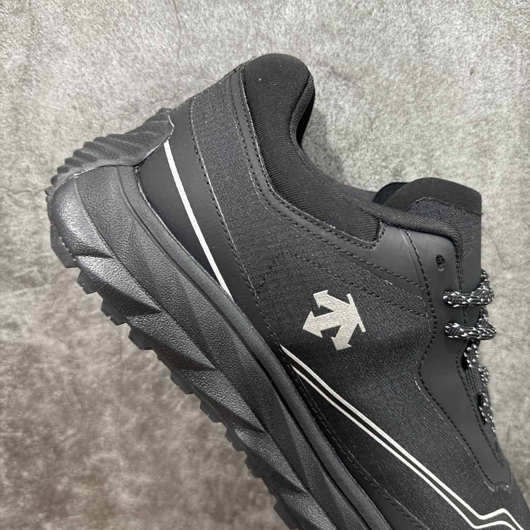 图片[7]-【绿x版】DESCENTE Terrain D 迪桑特舒适柔软防滑耐磨低帮生活休闲鞋 市面最优品质 区别市场版本 DESCENTE（迪桑特）创立于1935年，品牌名取自法语词汇，意为“滑降”。品牌箭头标识代表滑雪的三种技术“高速直线滑行”、“穿越”和“侧滑”，也寓意品牌在打造高端专业运动产品中不断追求完美的创新精神，致力于成为中国高端专业滑雪、综训、女子、铁人三项、高尔夫的第一品牌。 尺码：36 36.5 37 38 38.5 39 40 40.5 41 42 42.5 43 44 44.5 45-选品中心