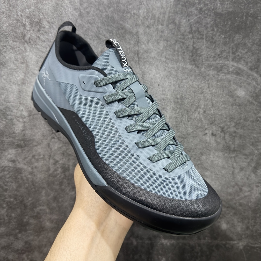 图片[3]-【公司级】ARC‘TERYX始祖鸟 KONSEAL LT 轻量 男子 登山鞋 夏季透气款 徒步 攀岩 徒步户外休闲鞋 上脚舒适轻便无负重感 四季百搭 始祖鸟 KONSEAL LT轻量户外鞋，这双鞋，不仅仅可以穿着逛街上班，更可以穿着徒步旅游甚至攀岩！说实话，没多少人真的会去攀岩，经我们试穿，这双鞋，日常穿也是非常舒服轻便！搭配日常的衣服完全不违和！结构中底TPU底盘，保护双脚。配置3D模具保护双脚+一体化系带系统，鞋面防撕裂网布、TPU保护膜和牛巴革合成面料，喜欢放心入！这种类型的鞋子咱们家超难得遇到一次，喜欢一定不要错过 尺码：39 40 41 42 43 44 45-选品中心