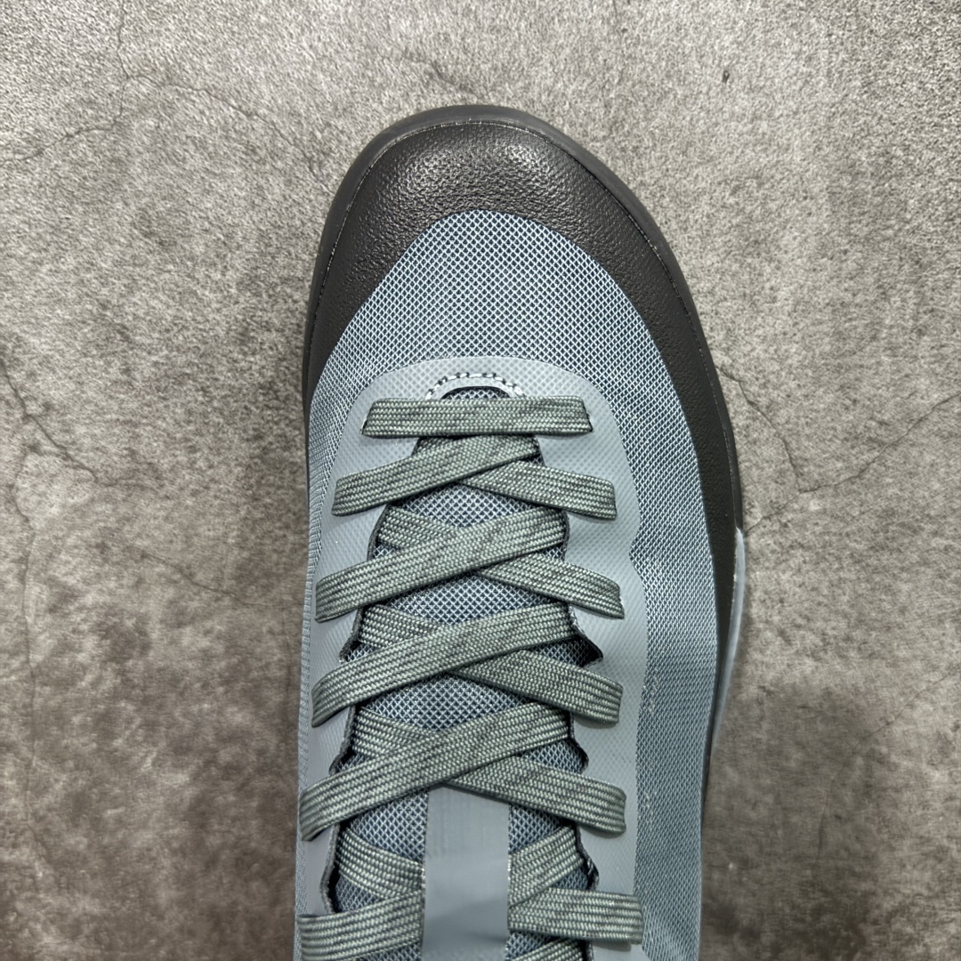 图片[5]-【公司级】ARC‘TERYX始祖鸟 KONSEAL LT 轻量 男子 登山鞋 夏季透气款 徒步 攀岩 徒步户外休闲鞋 上脚舒适轻便无负重感 四季百搭 始祖鸟 KONSEAL LT轻量户外鞋，这双鞋，不仅仅可以穿着逛街上班，更可以穿着徒步旅游甚至攀岩！说实话，没多少人真的会去攀岩，经我们试穿，这双鞋，日常穿也是非常舒服轻便！搭配日常的衣服完全不违和！结构中底TPU底盘，保护双脚。配置3D模具保护双脚+一体化系带系统，鞋面防撕裂网布、TPU保护膜和牛巴革合成面料，喜欢放心入！这种类型的鞋子咱们家超难得遇到一次，喜欢一定不要错过 尺码：39 40 41 42 43 44 45-选品中心